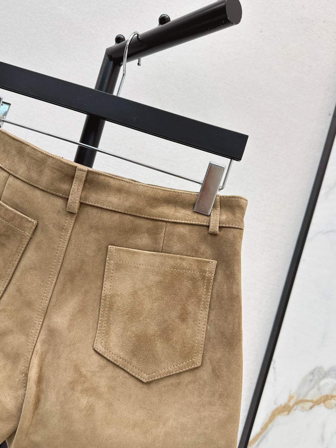 Saint lau 25fw suede short