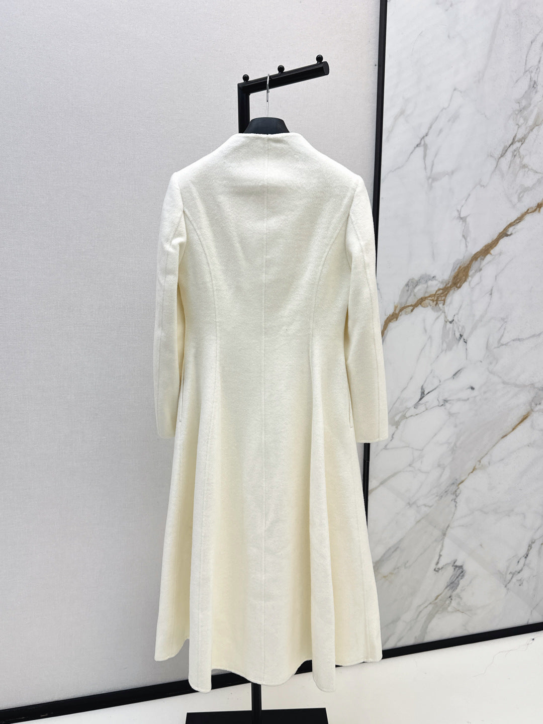CD 25fw trench coat