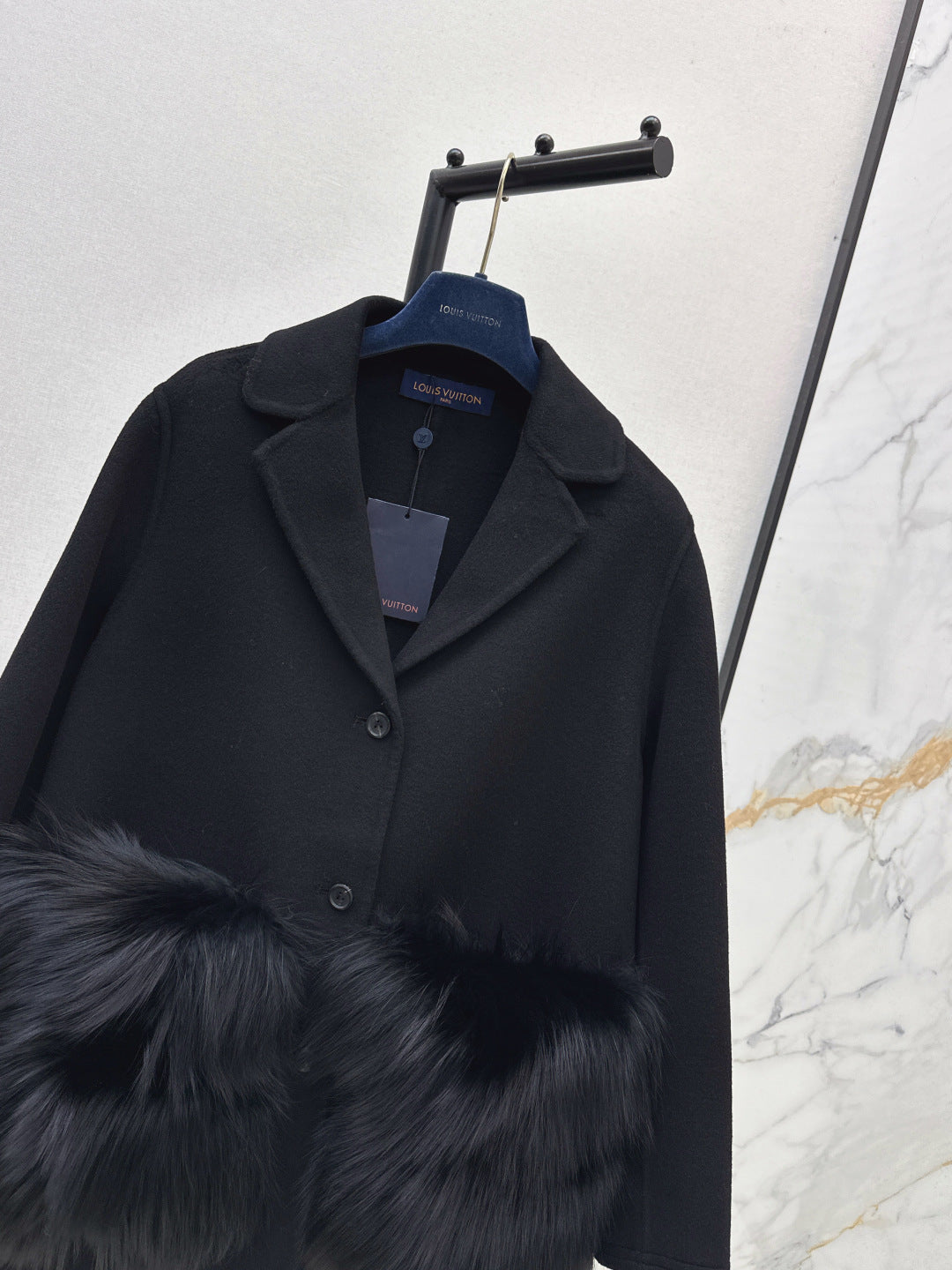 Louis 25fw fox hair coat