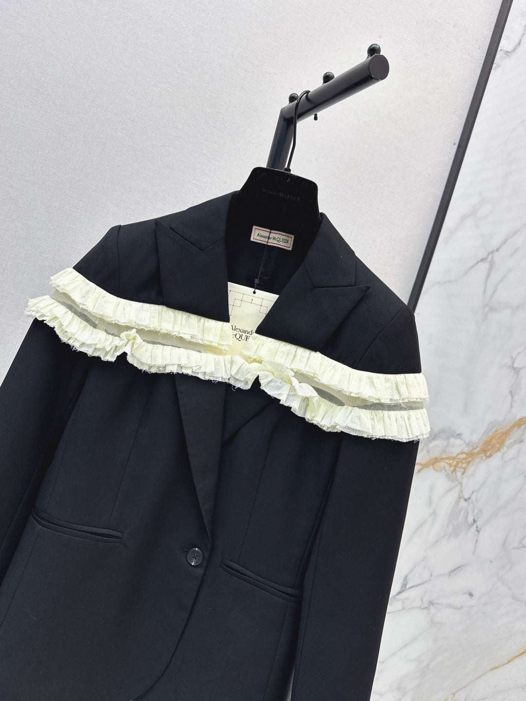 Queen 25fw ruffle blazer