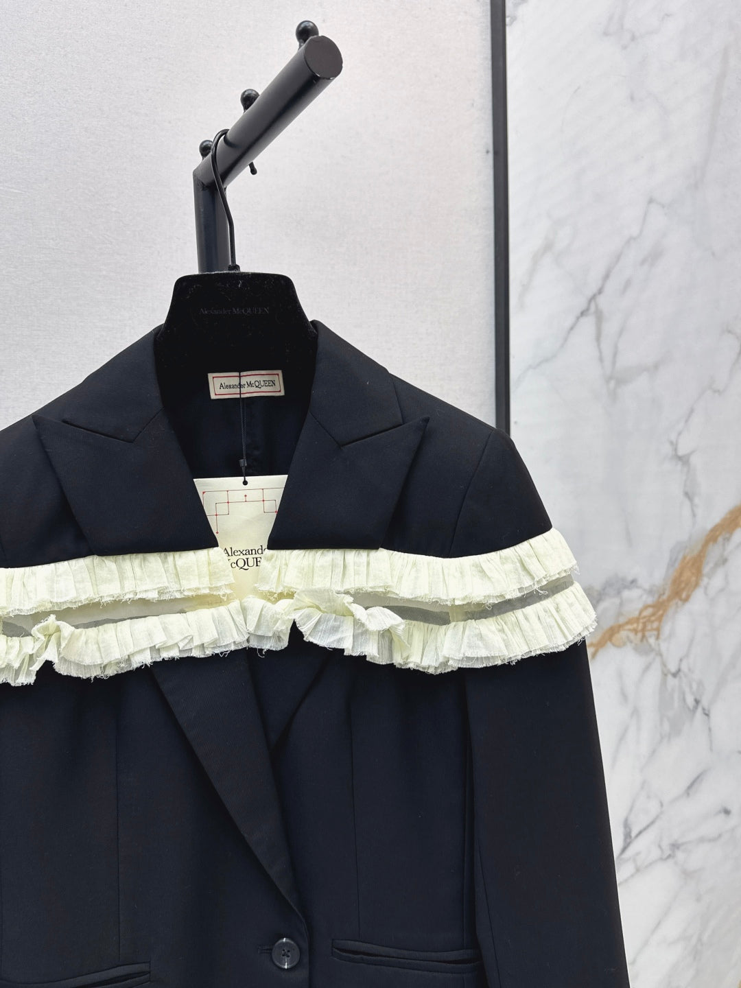 Queen 25fw ruffle blazer