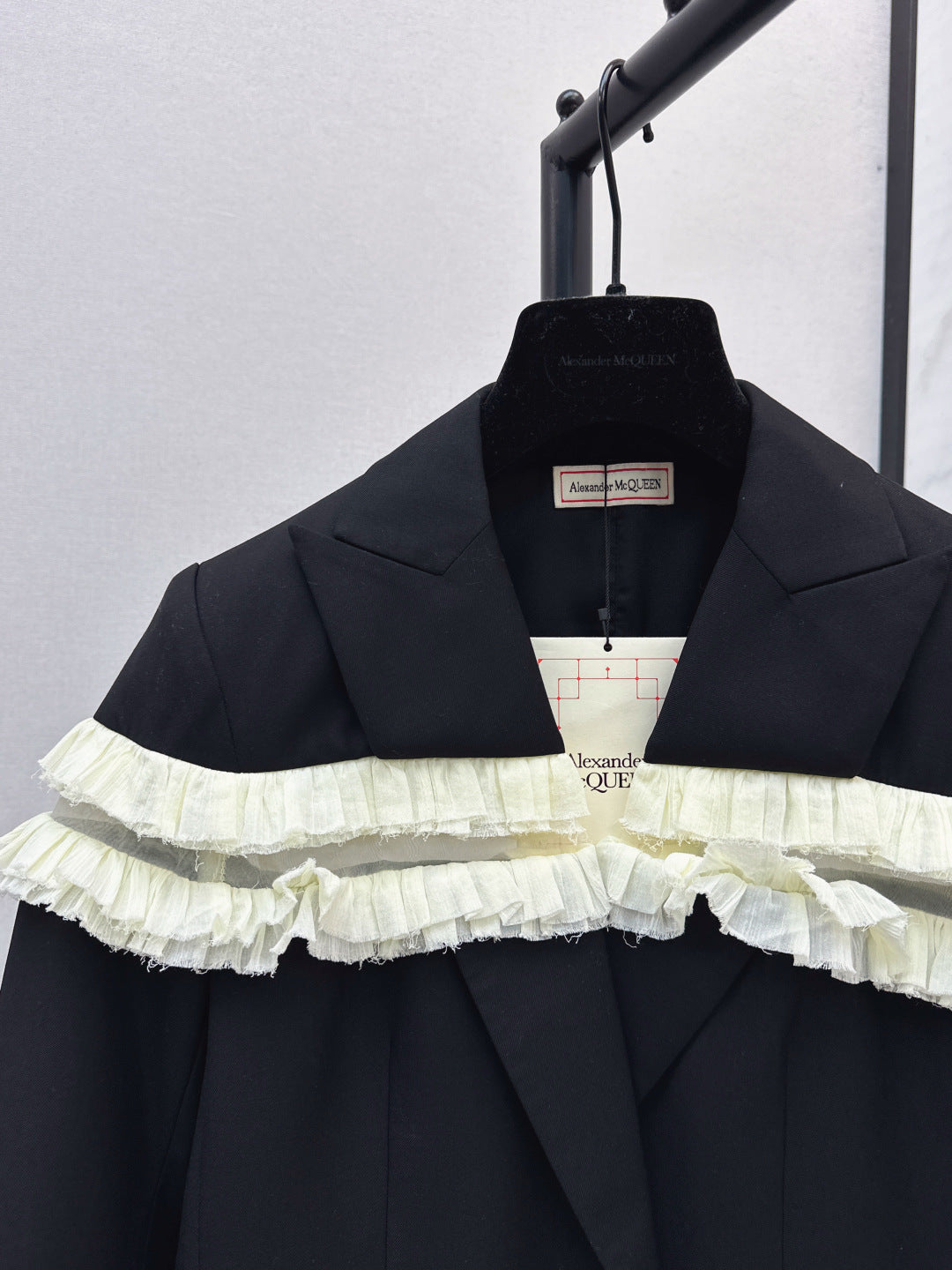 Queen 25fw ruffle blazer