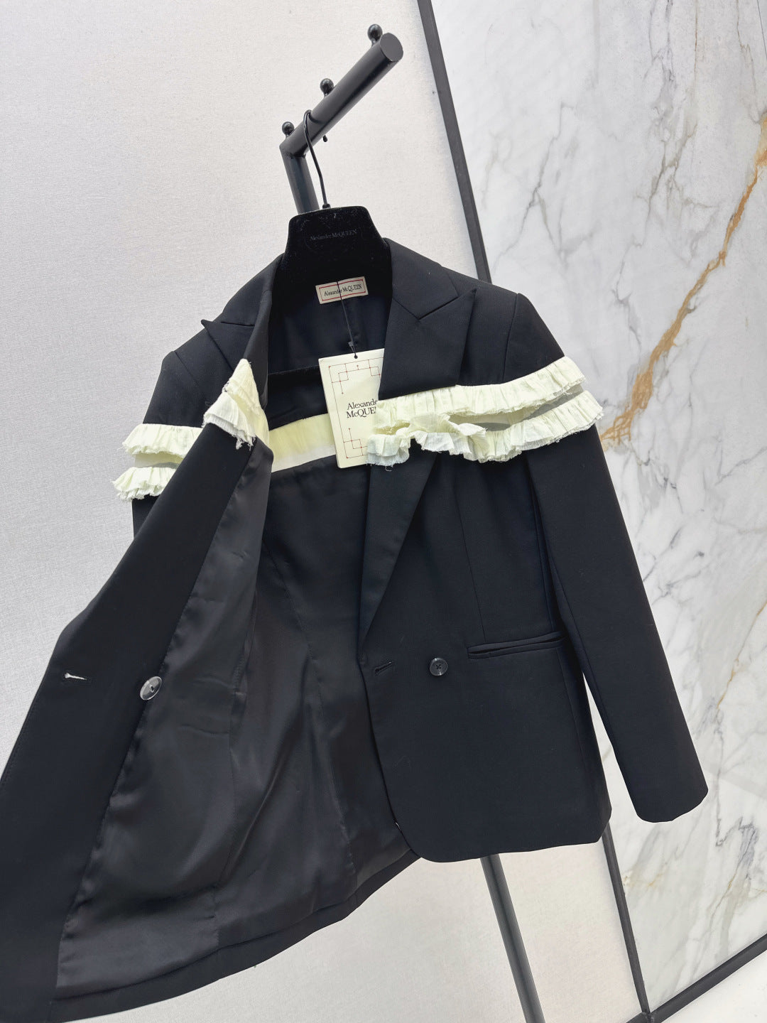 Queen 25fw ruffle blazer