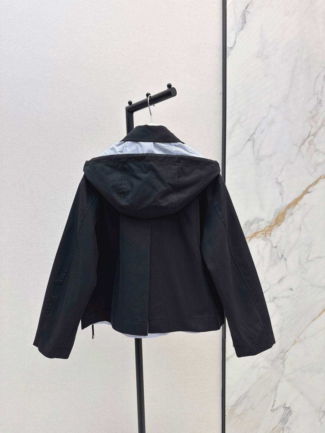 Loe 25fw hooded jacket