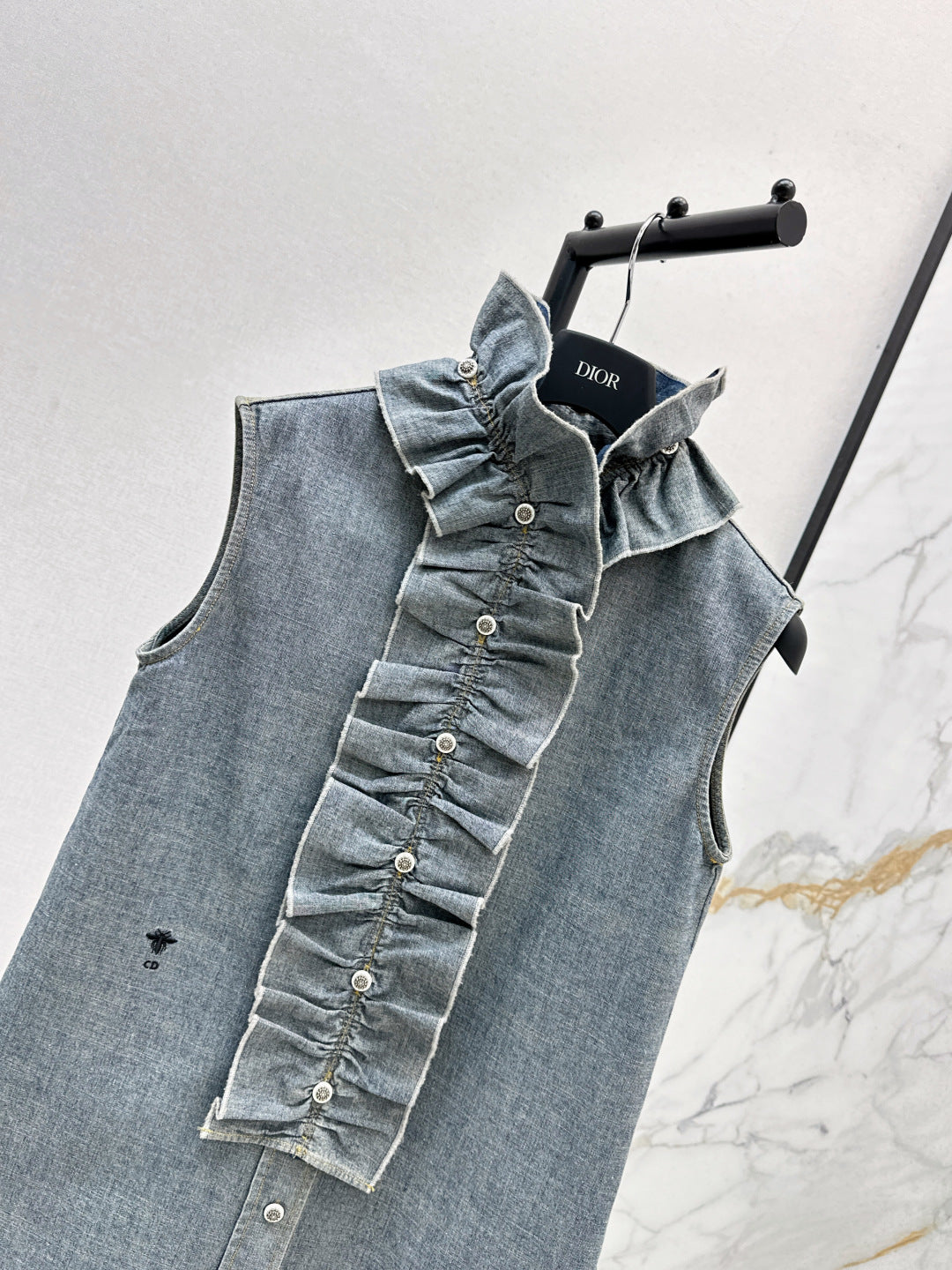 CD 25fw ruffle vest