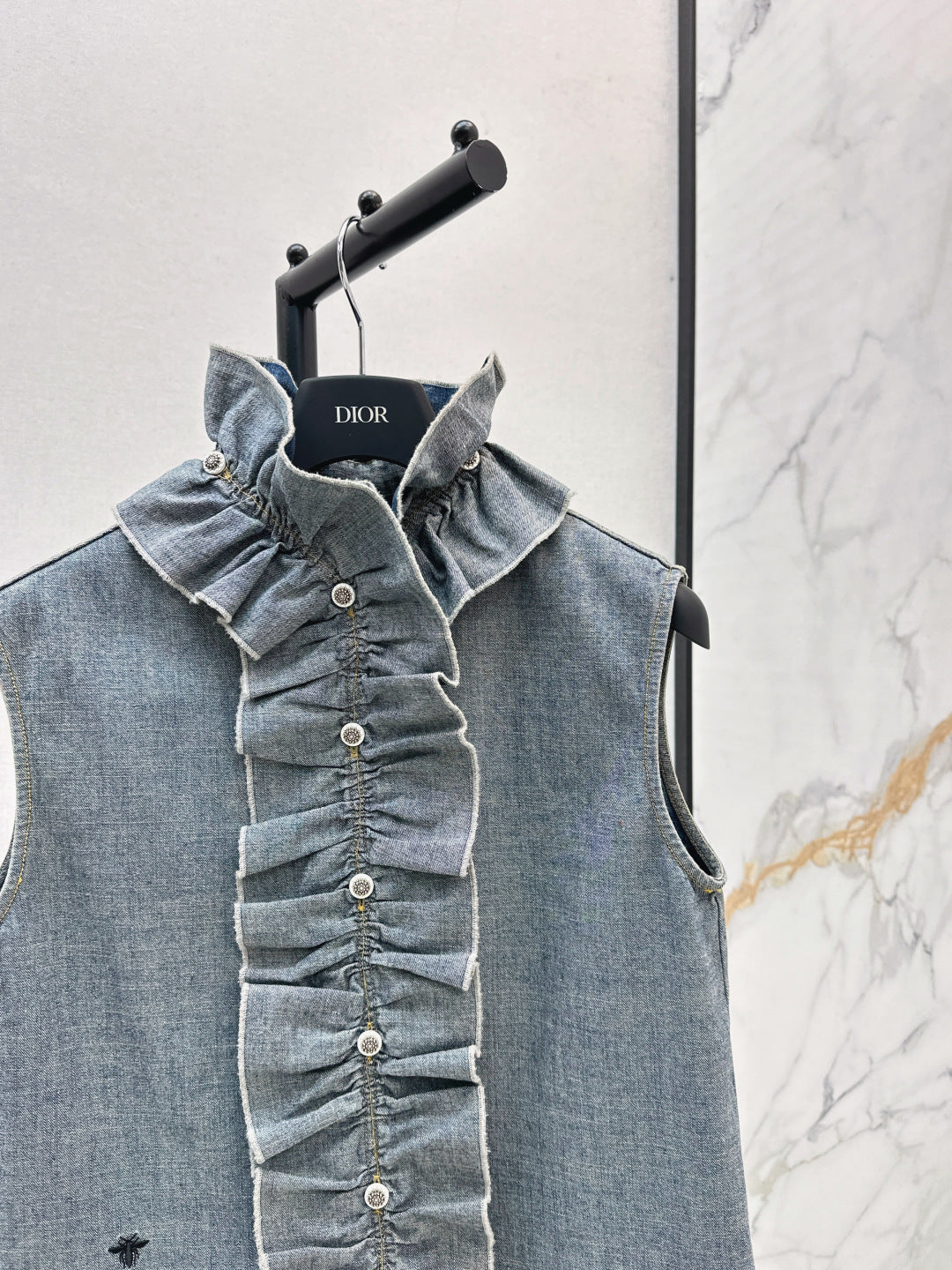 CD 25fw ruffle vest