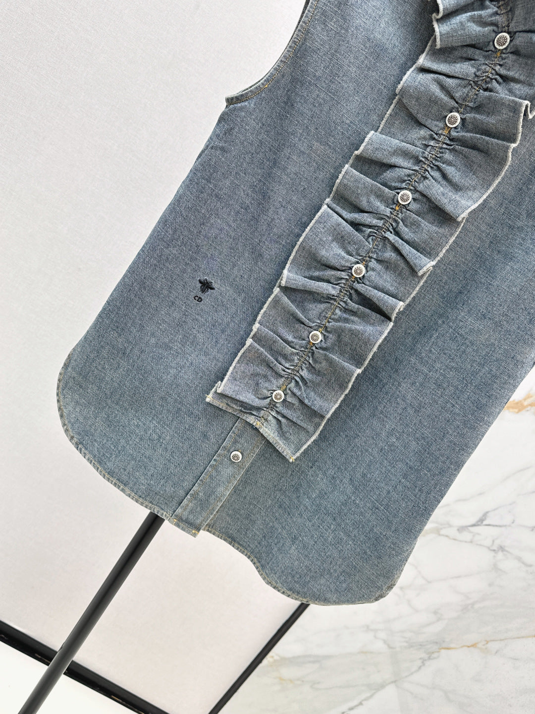 CD 25fw ruffle vest