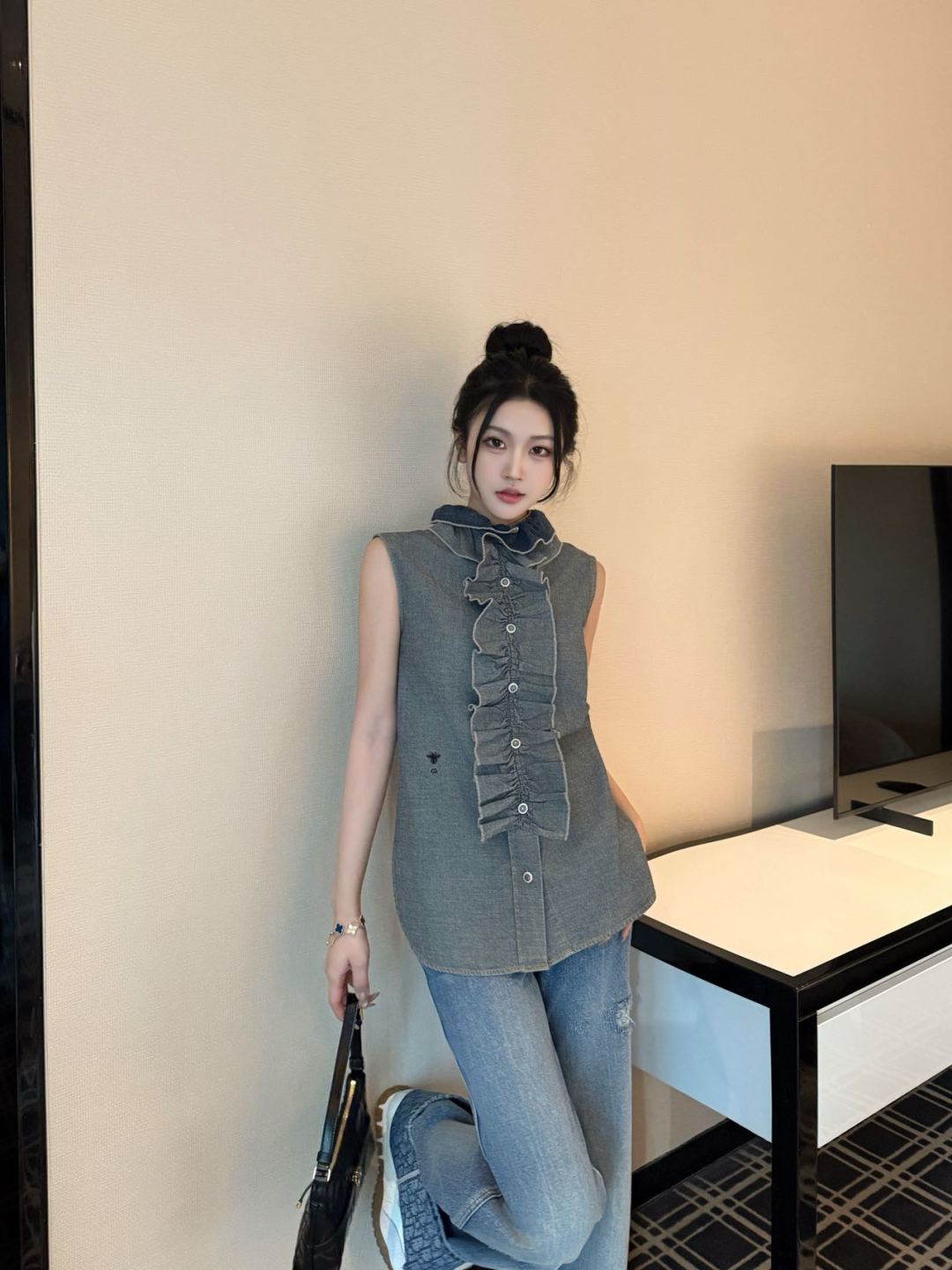 CD 25fw ruffle vest