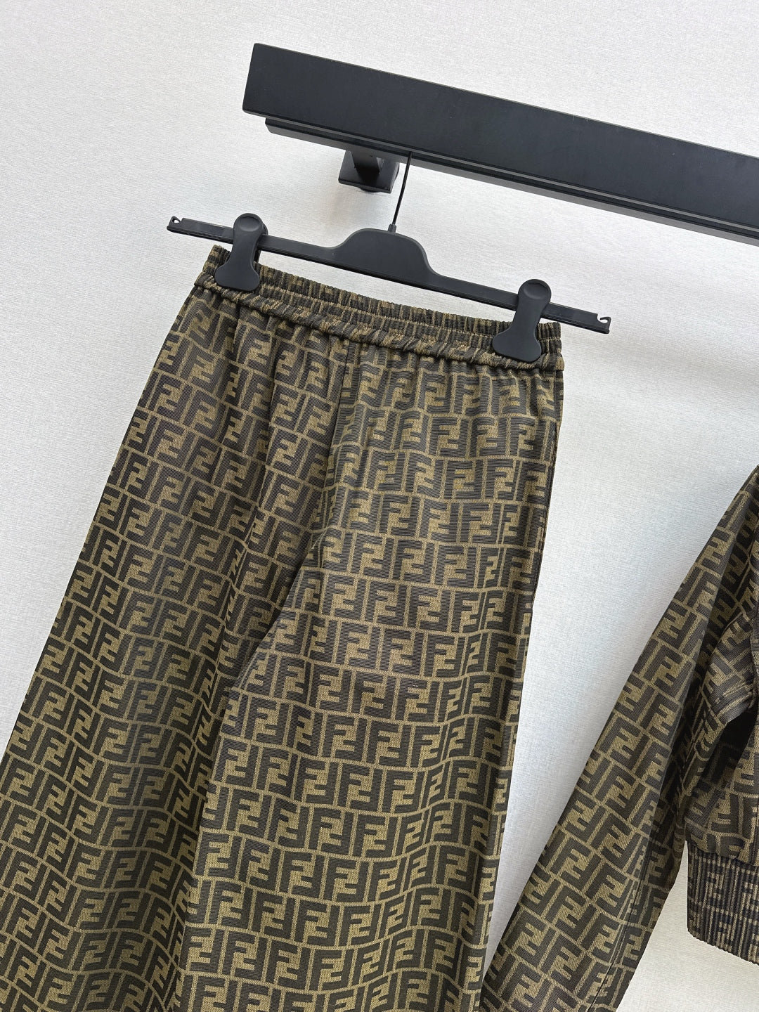 Fend 25fw jacquard pants
