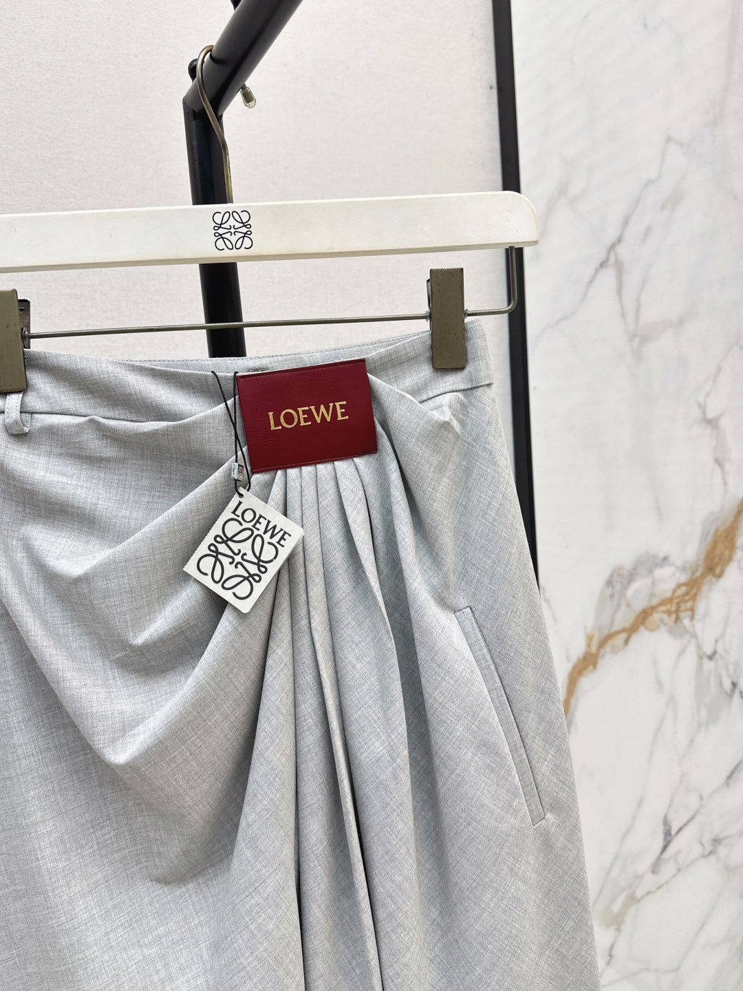 Loe 25fw pleated pants