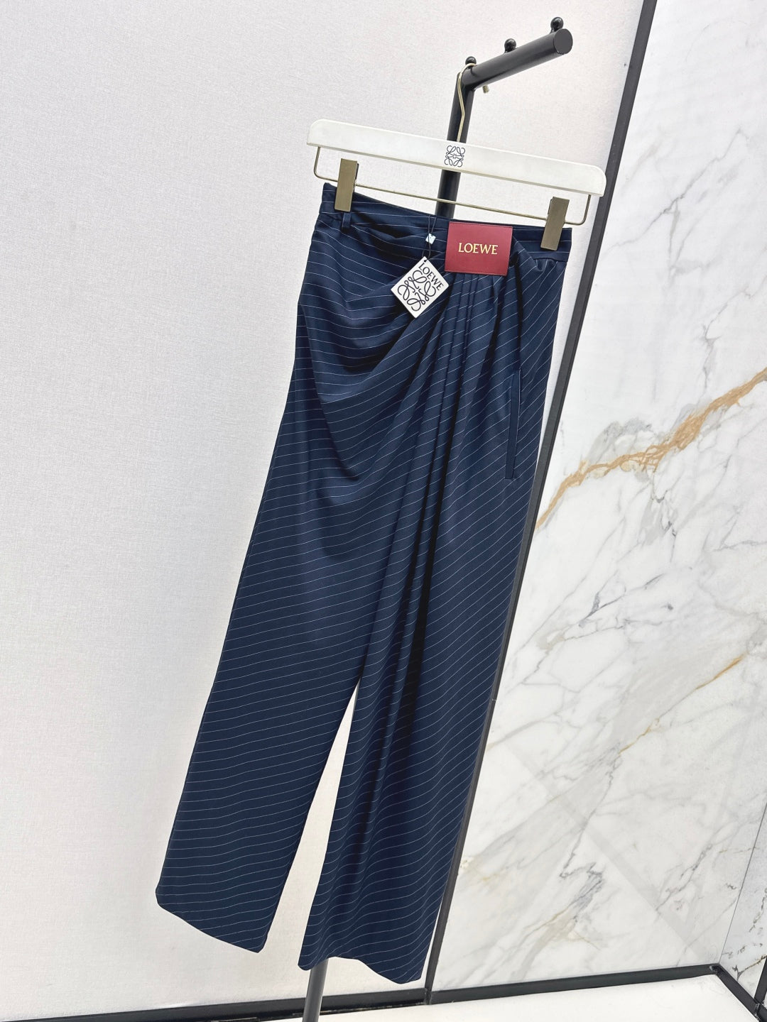 Loe 25fw pleated pants
