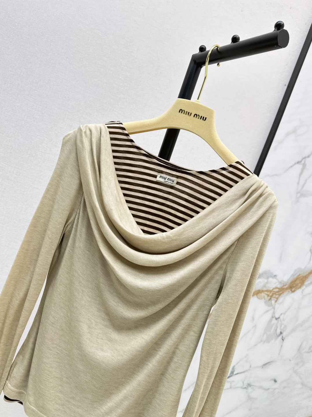 Miu 25fw off-shoulder shirt