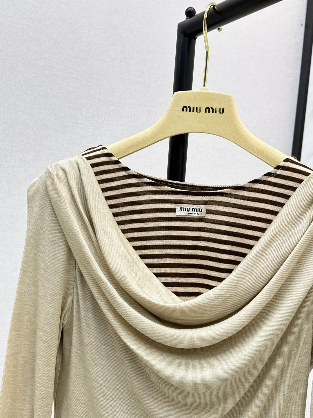 Miu 25fw off-shoulder shirt