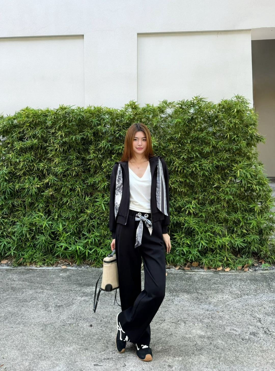 CD 25fw scarf suit