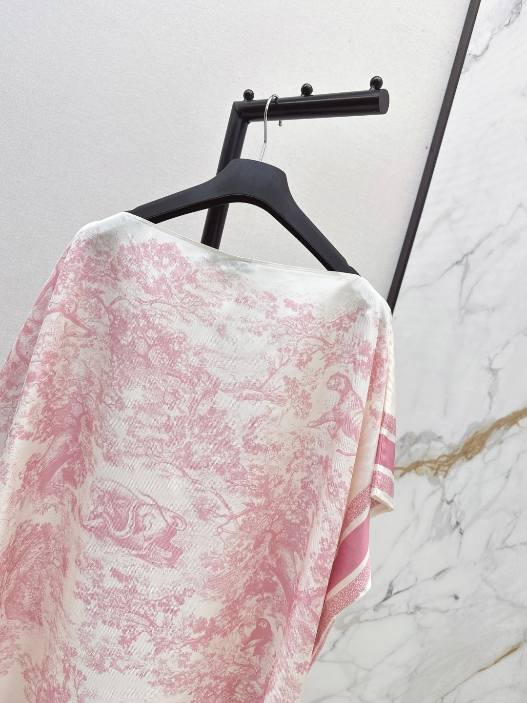 CD 25fw silk cape dress