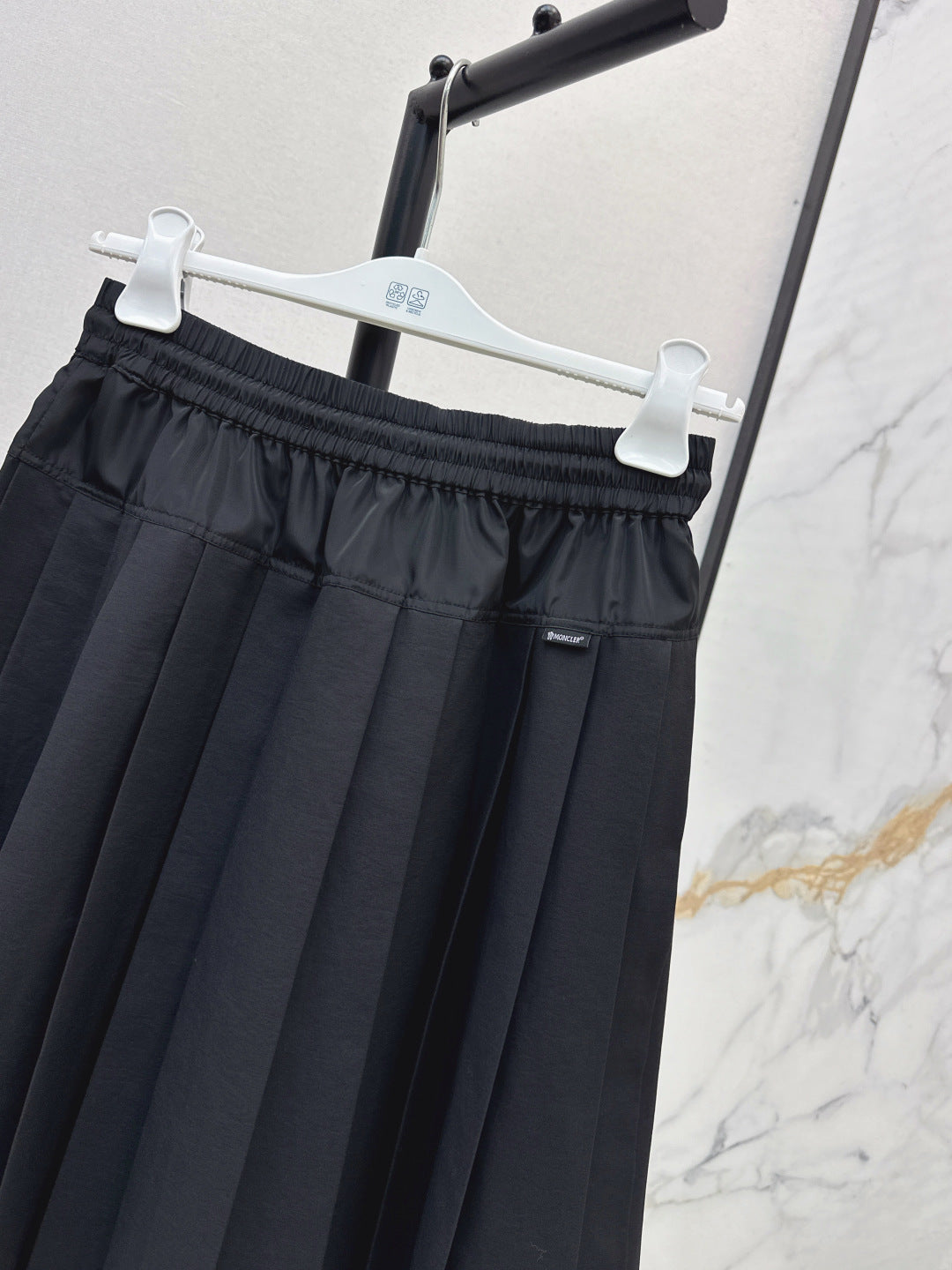 Monc 25fw pleated skirt