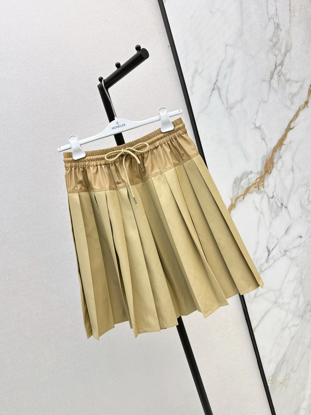 Monc 25fw pleated skirt