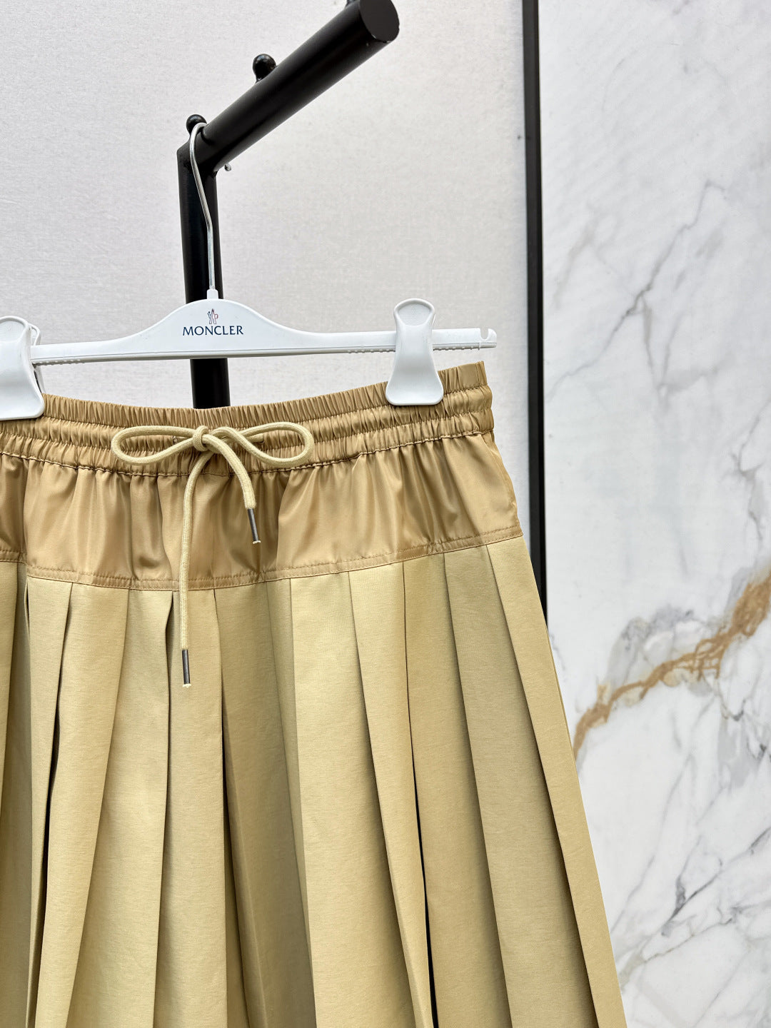 Monc 25fw pleated skirt
