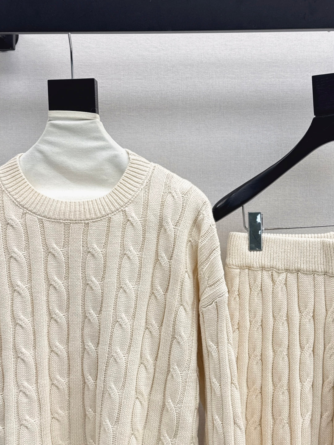 Max 25fw knitted suit
