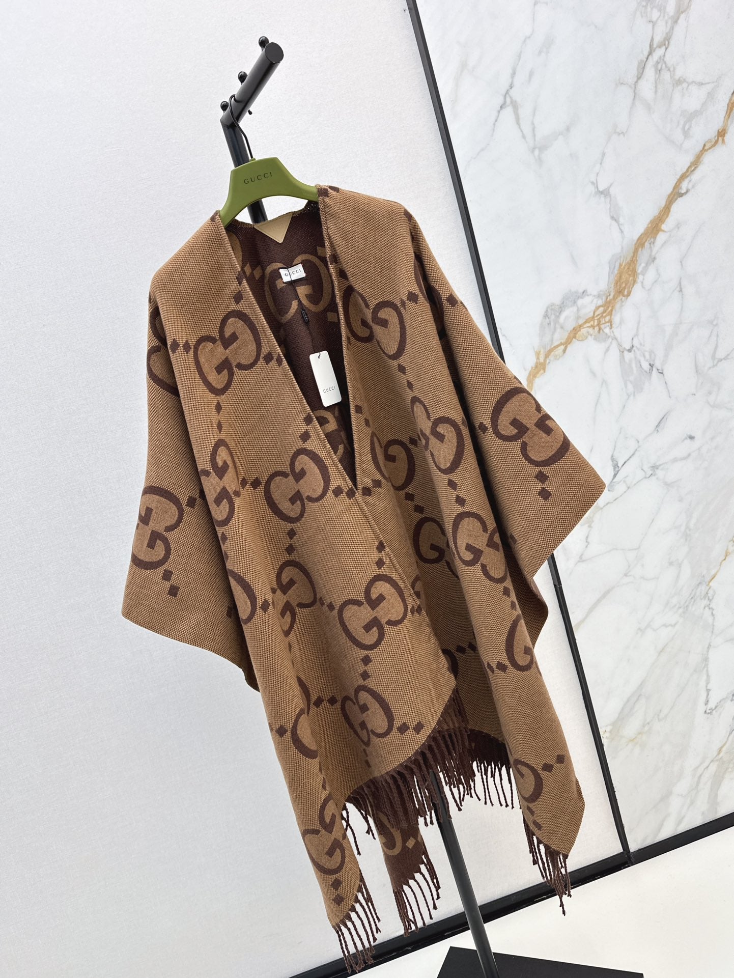 Guc 25fw jacquard cape