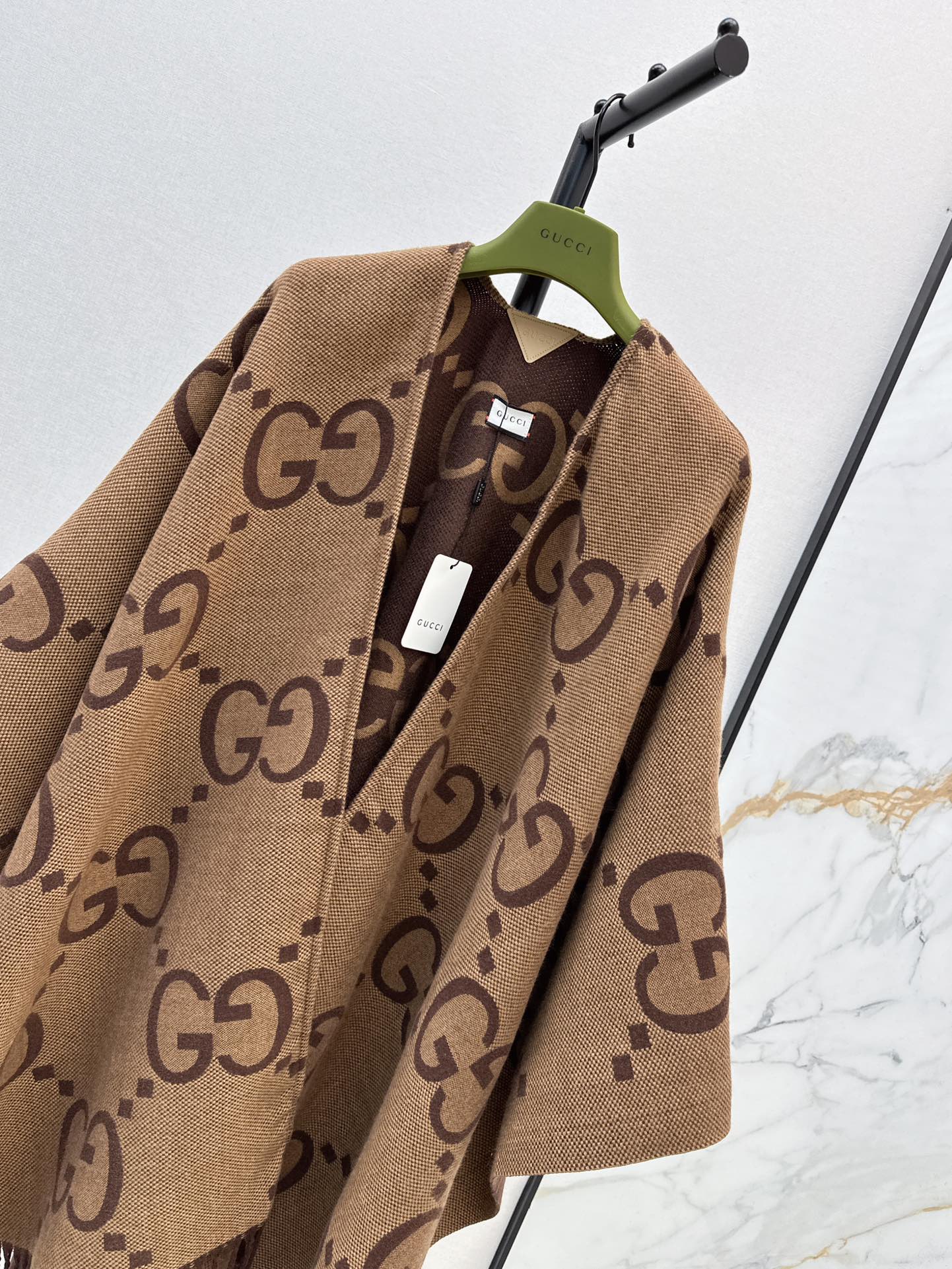 Guc 25fw jacquard cape