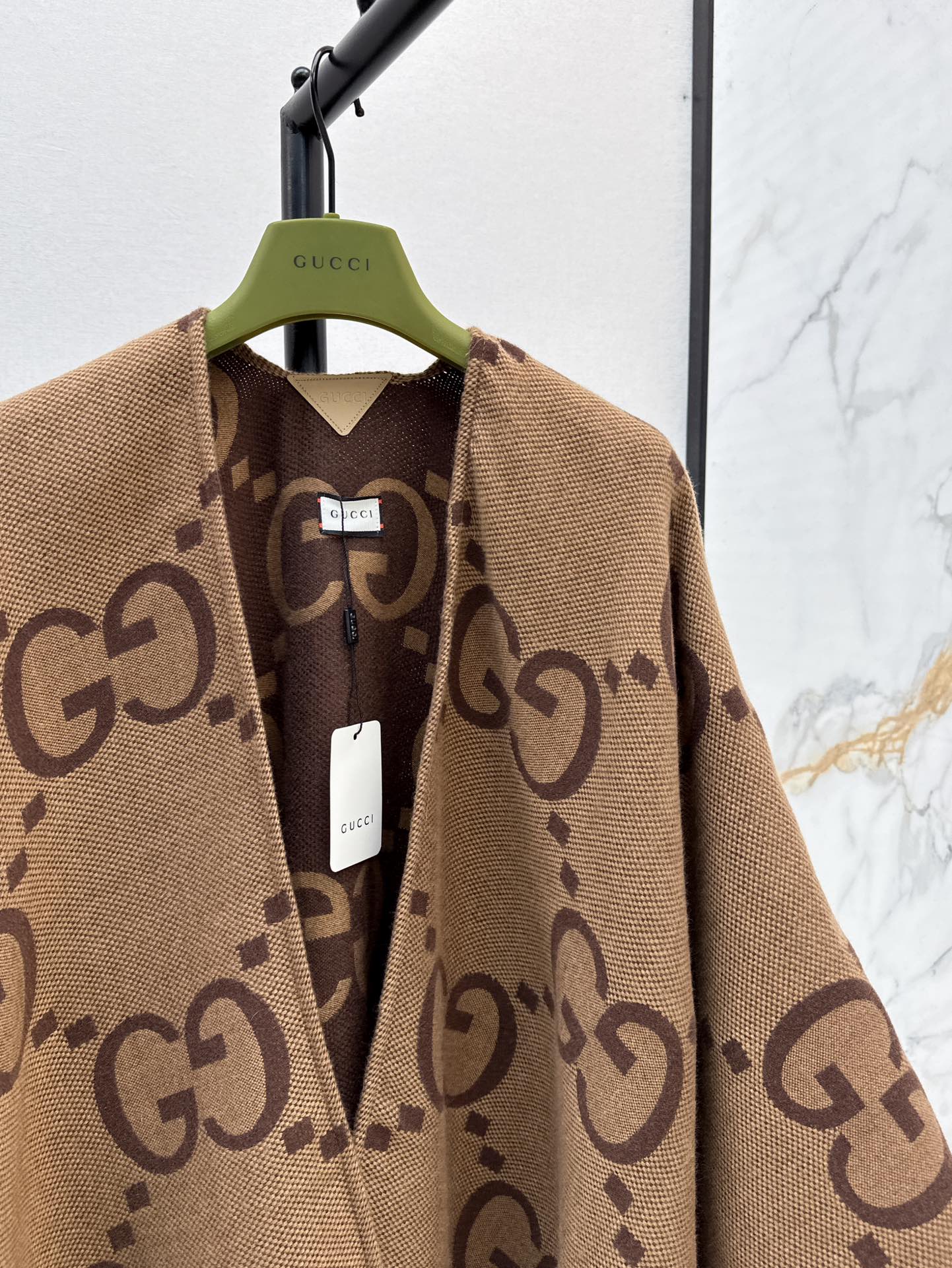 Guc 25fw jacquard cape