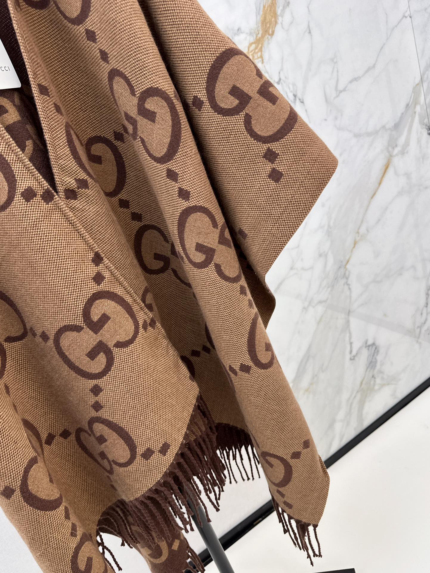 Guc 25fw jacquard cape