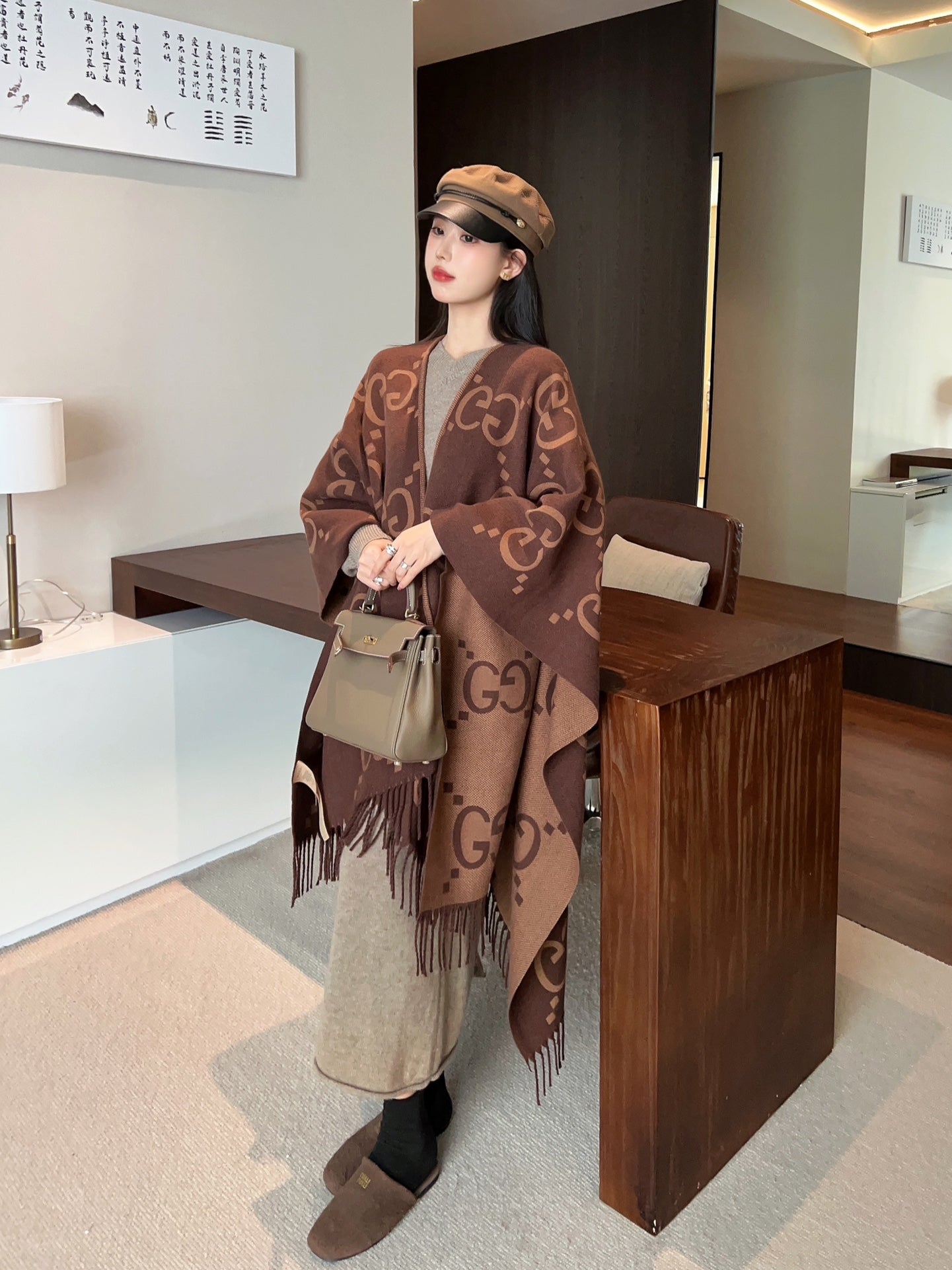 Guc 25fw jacquard cape