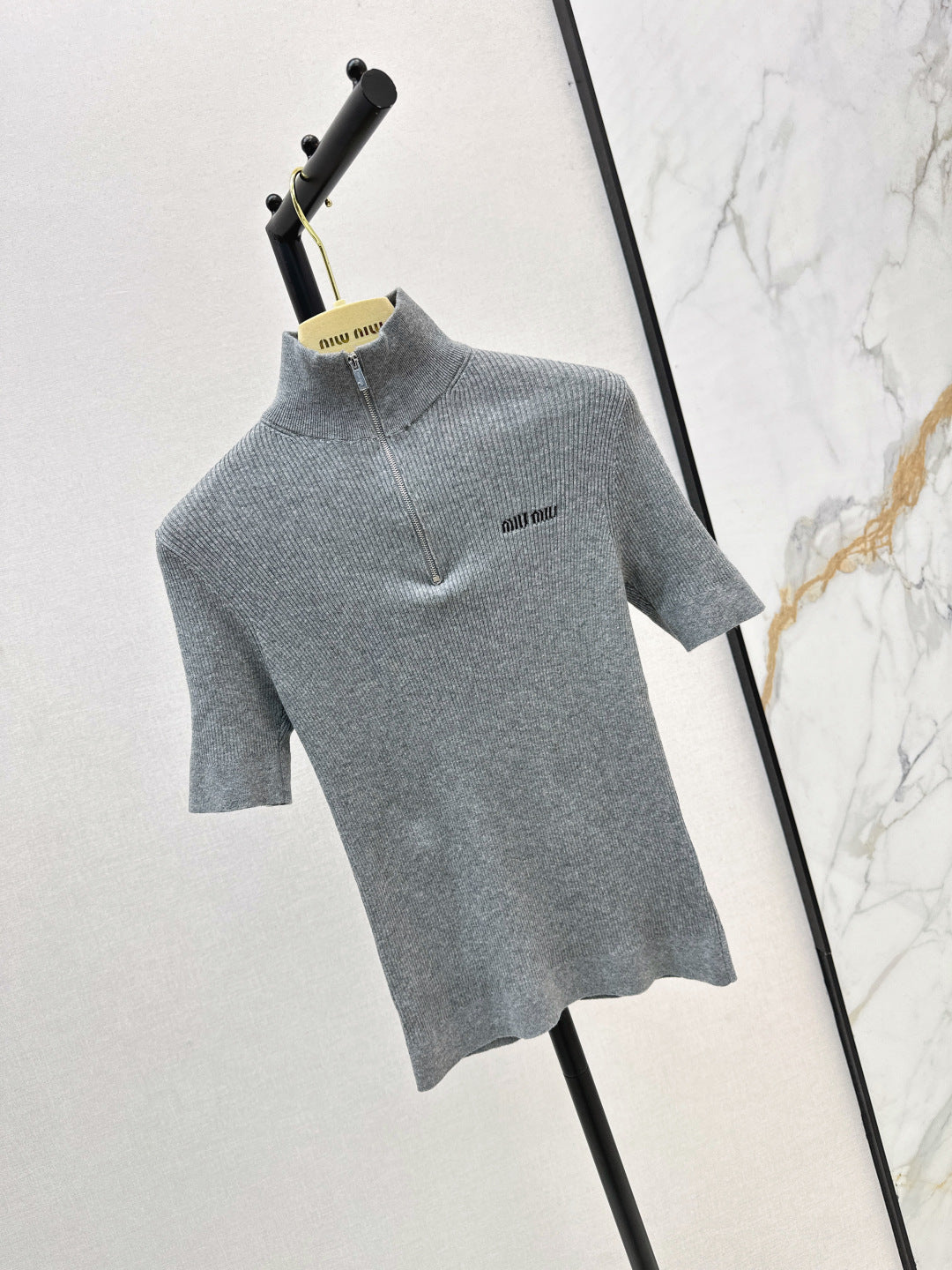Miu 25fw knitted sweater