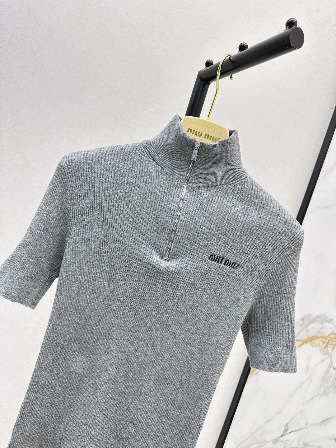 Miu 25fw knitted sweater