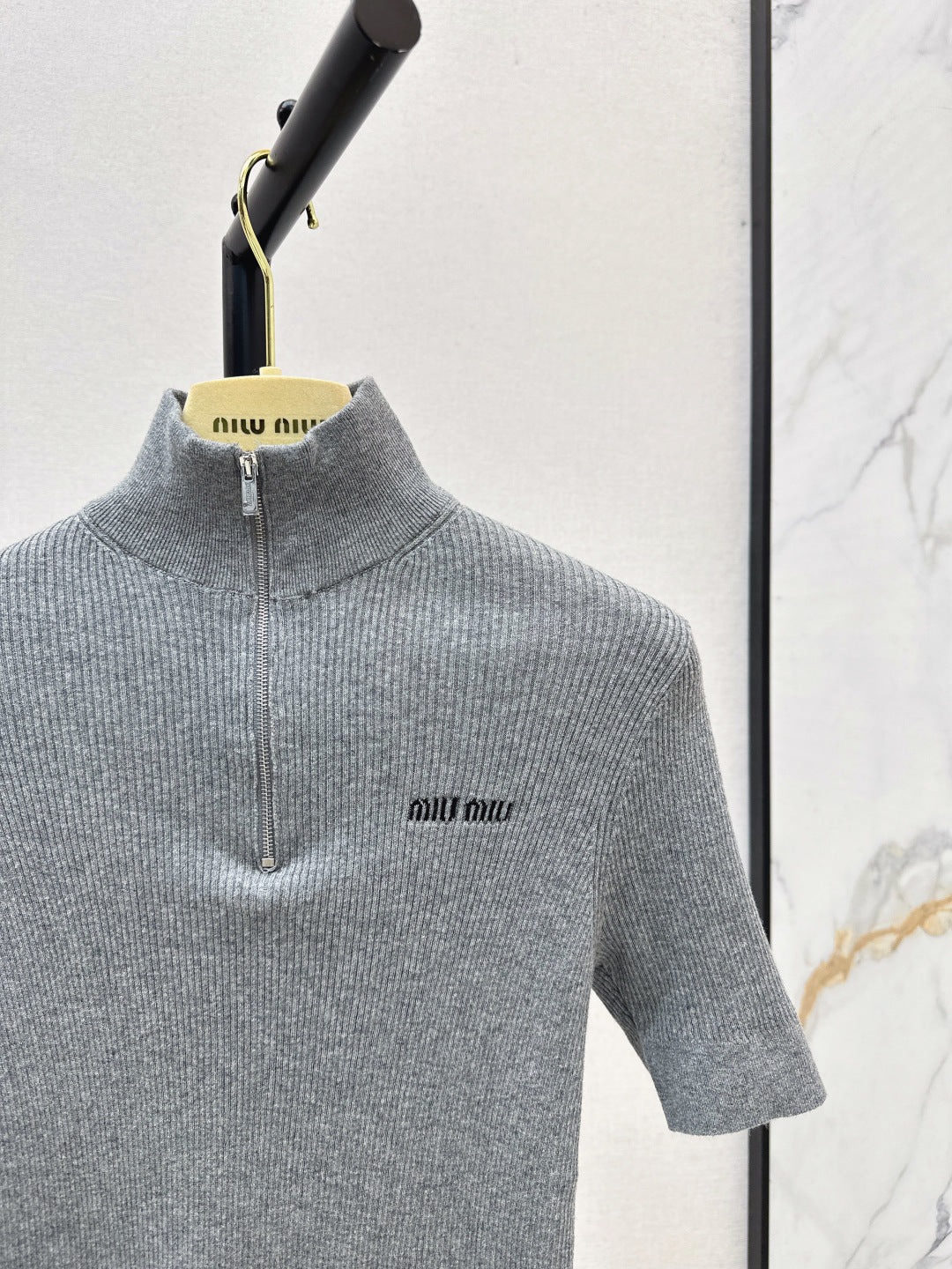 Miu 25fw knitted sweater