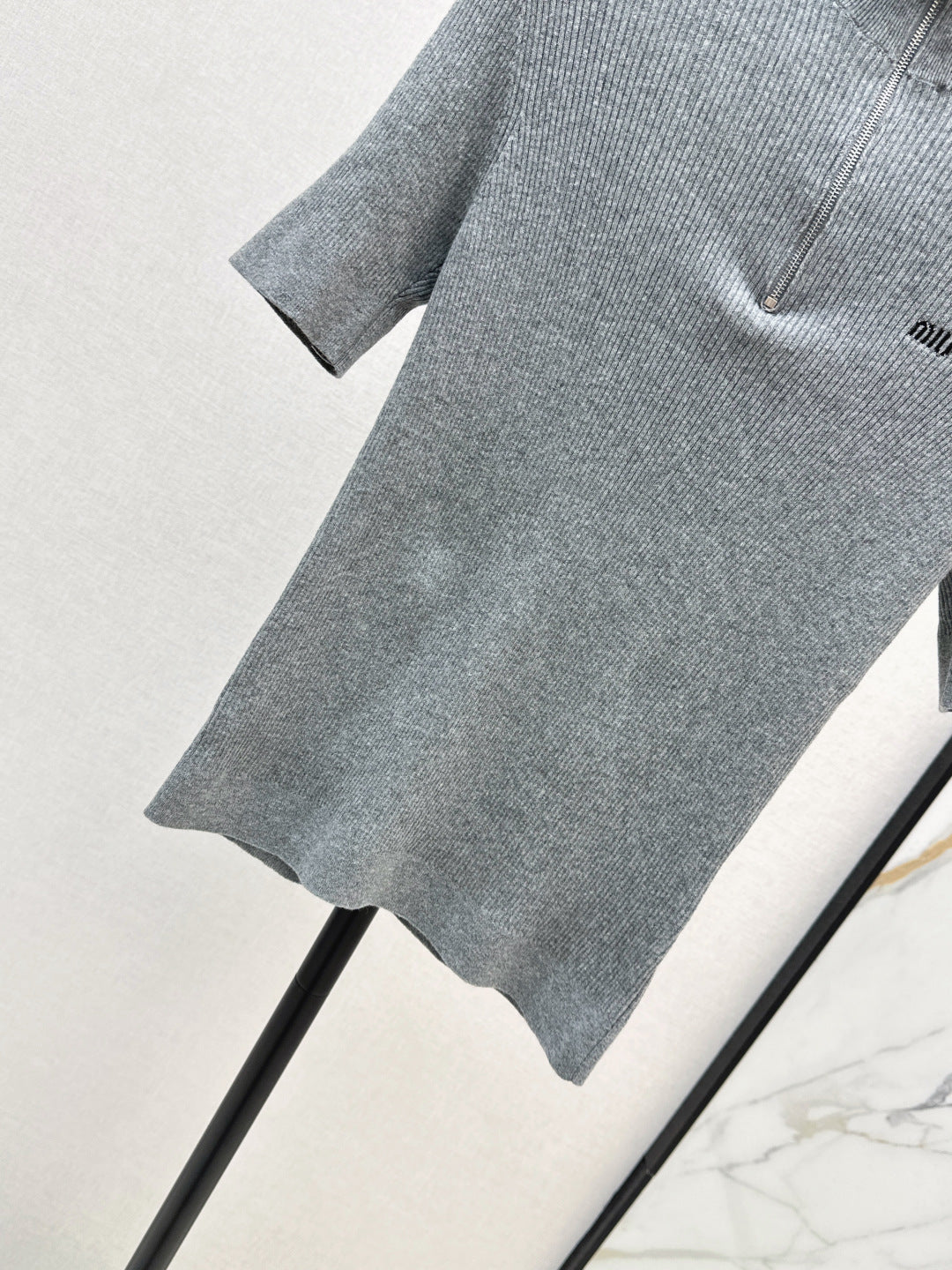 Miu 25fw knitted sweater