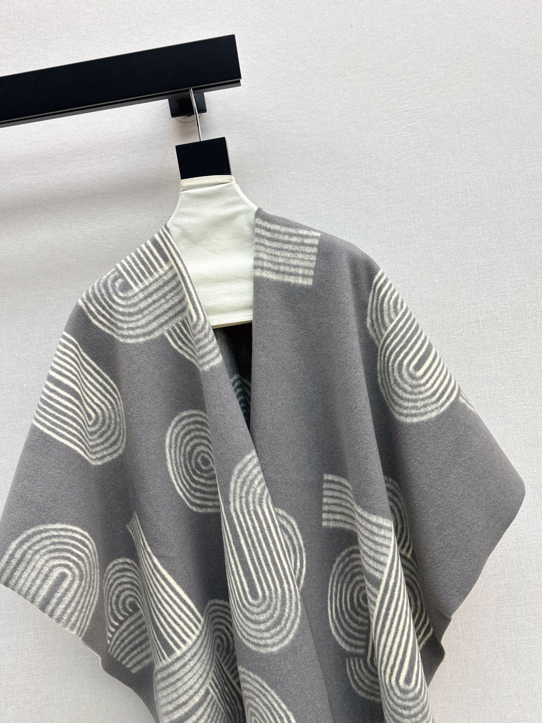 Herm 25fw cape