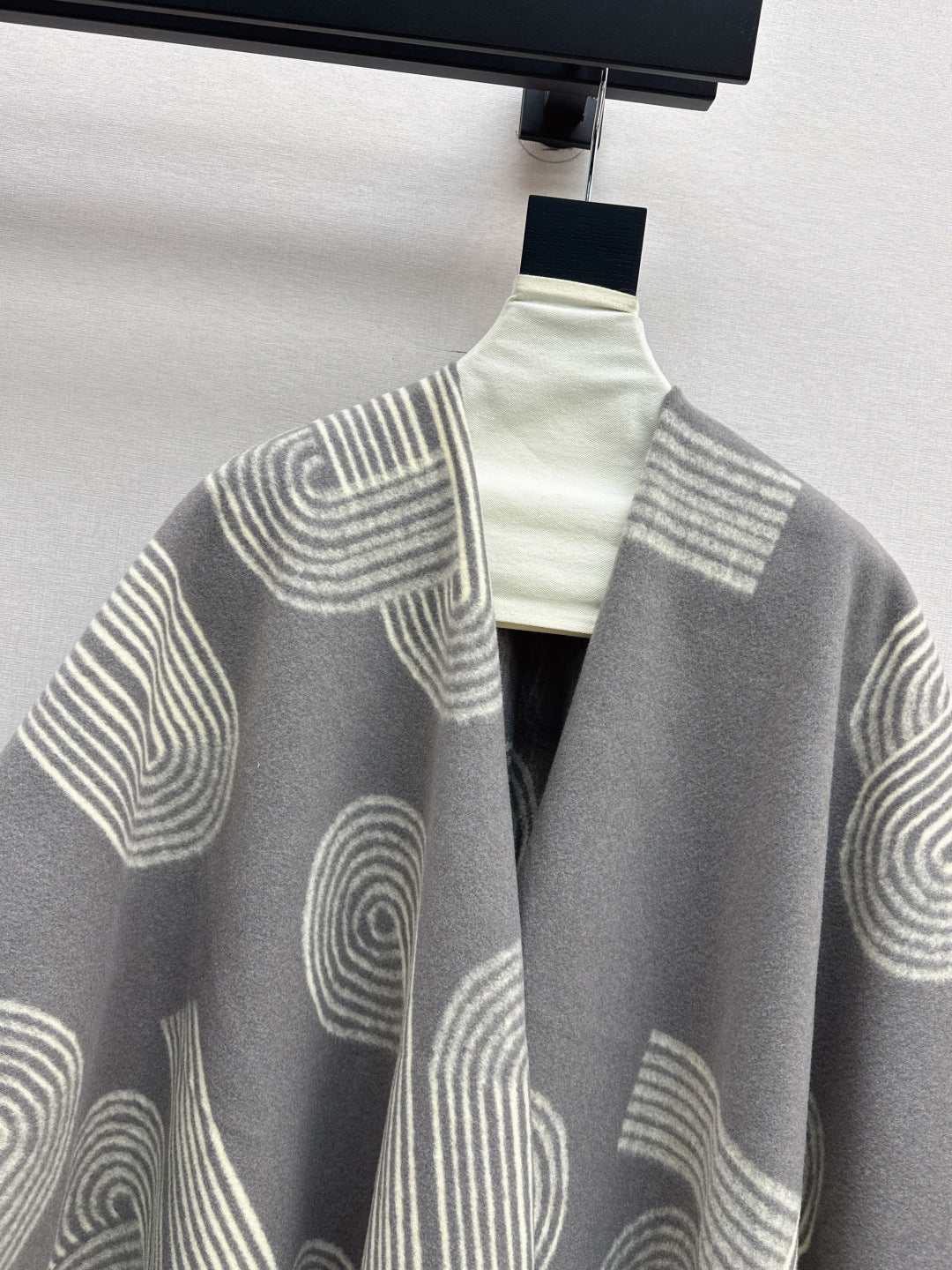 Herm 25fw cape