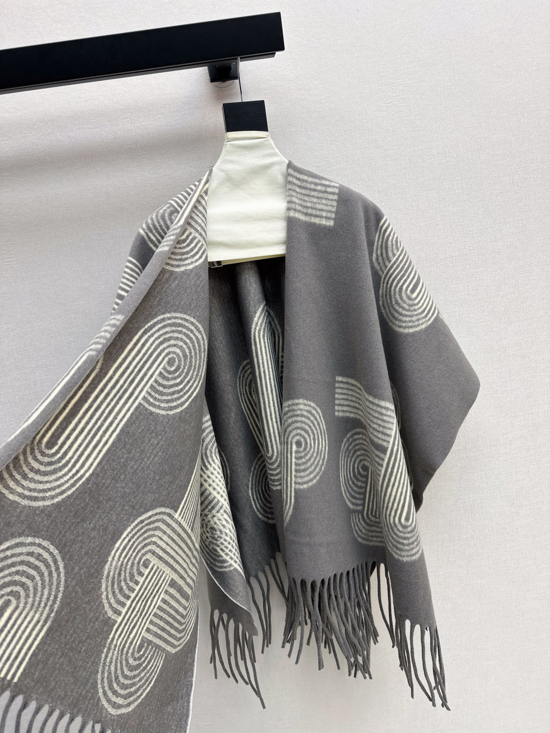 Herm 25fw cape