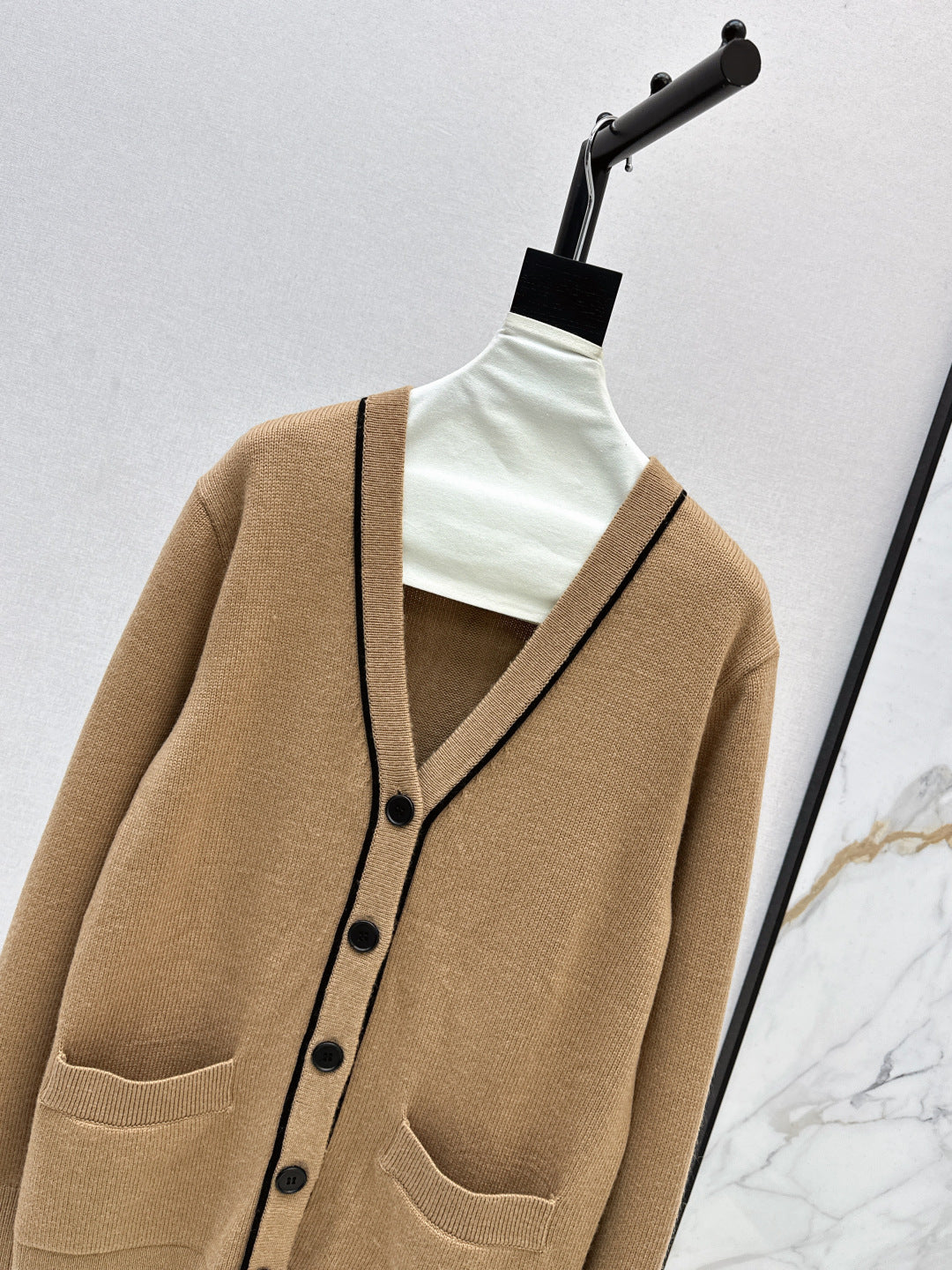 Loro 25fw knitted cardigan