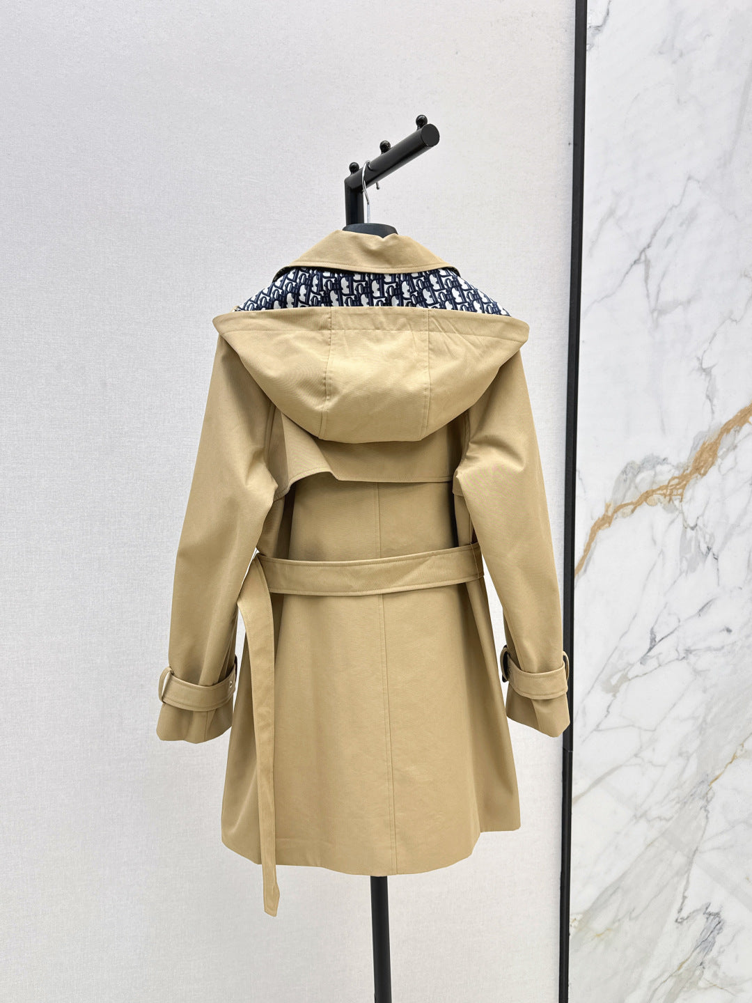 CD 25fw trench coat