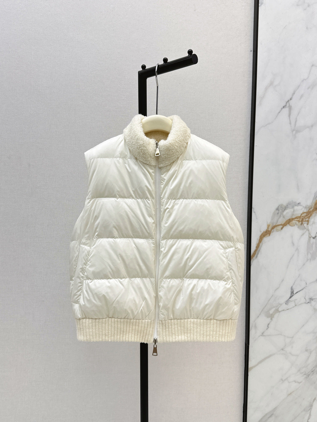 Loro 25fw reversible vest
