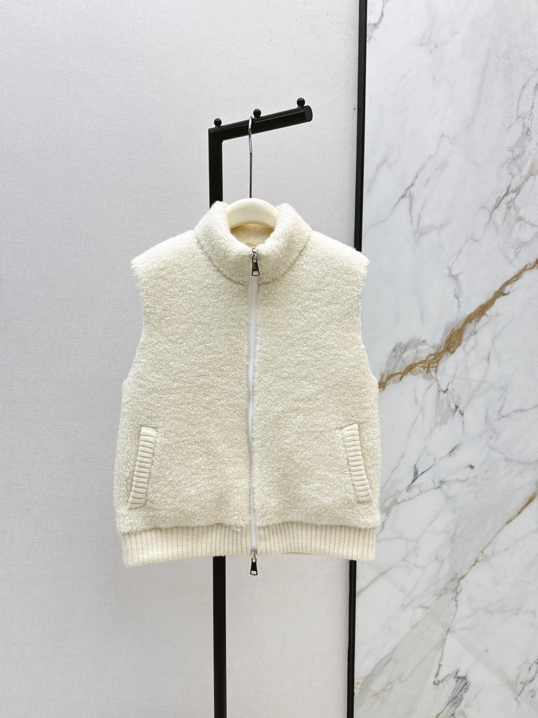 Loro 25fw reversible vest