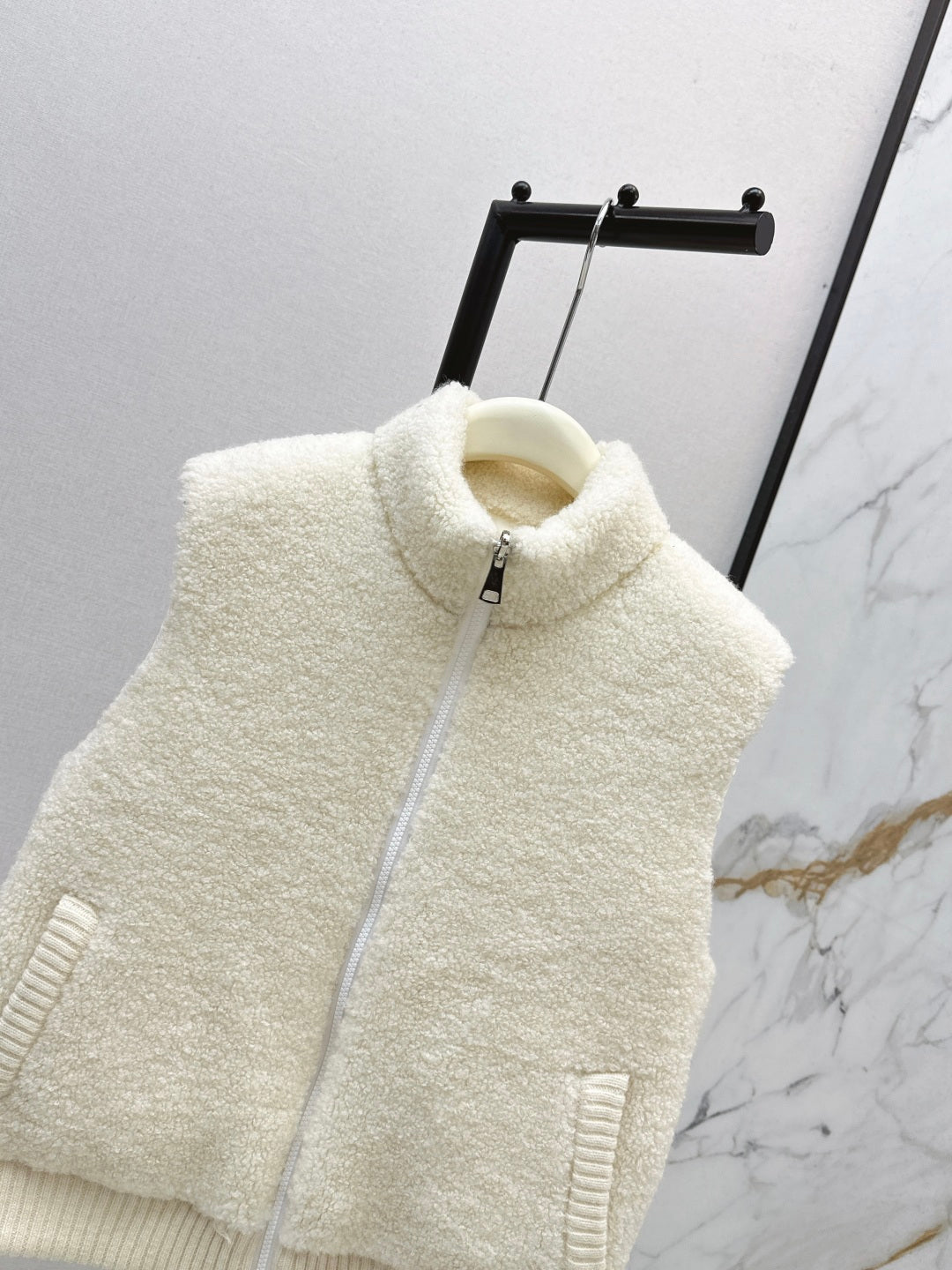 Loro 25fw reversible vest