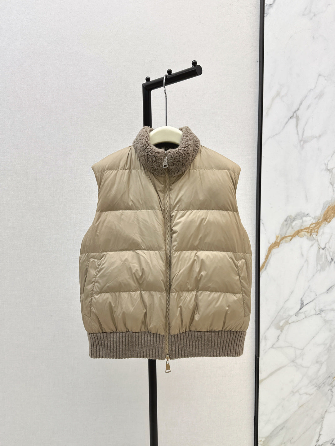 Loro 25fw reversible vest