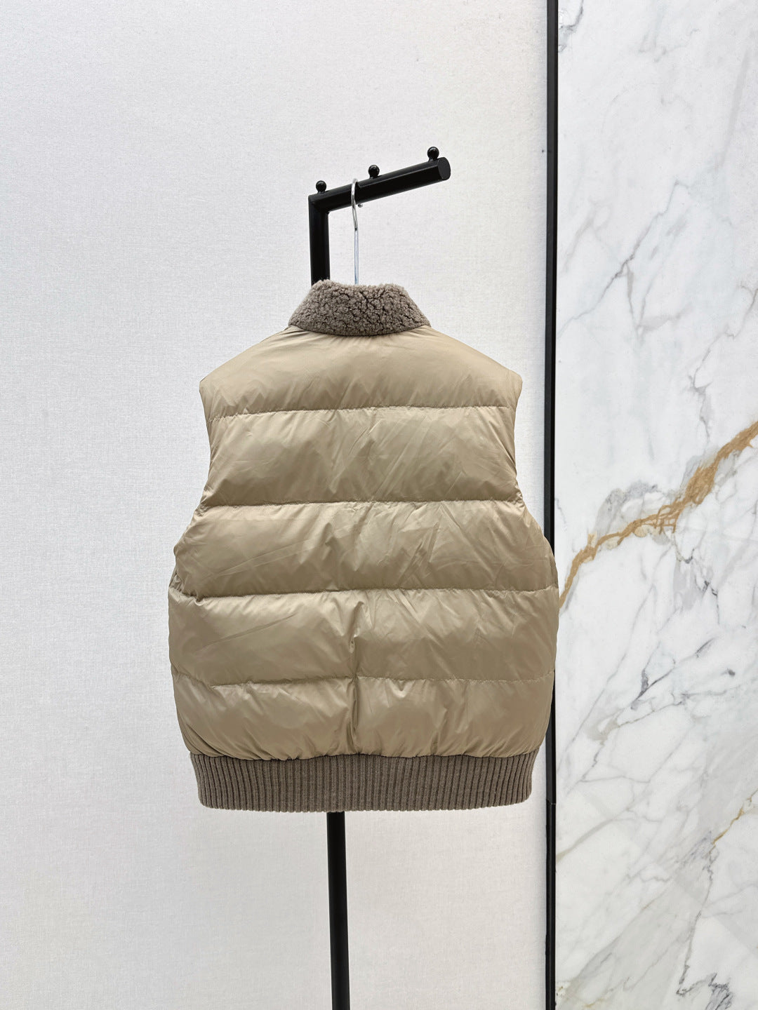 Loro 25fw reversible vest