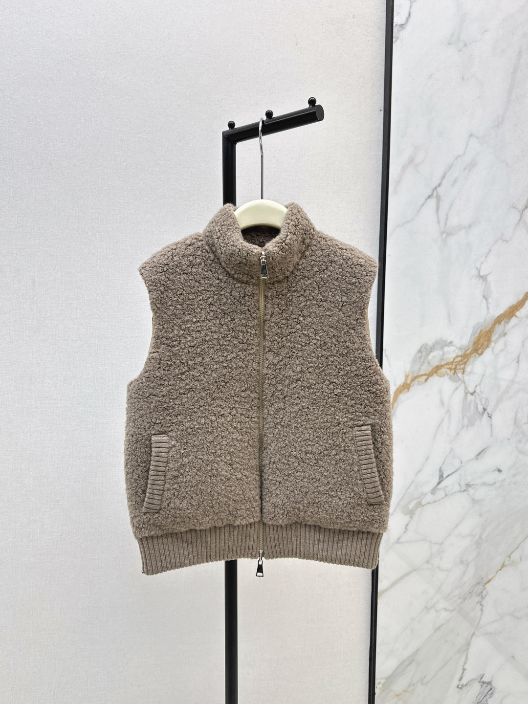 Loro 25fw reversible vest