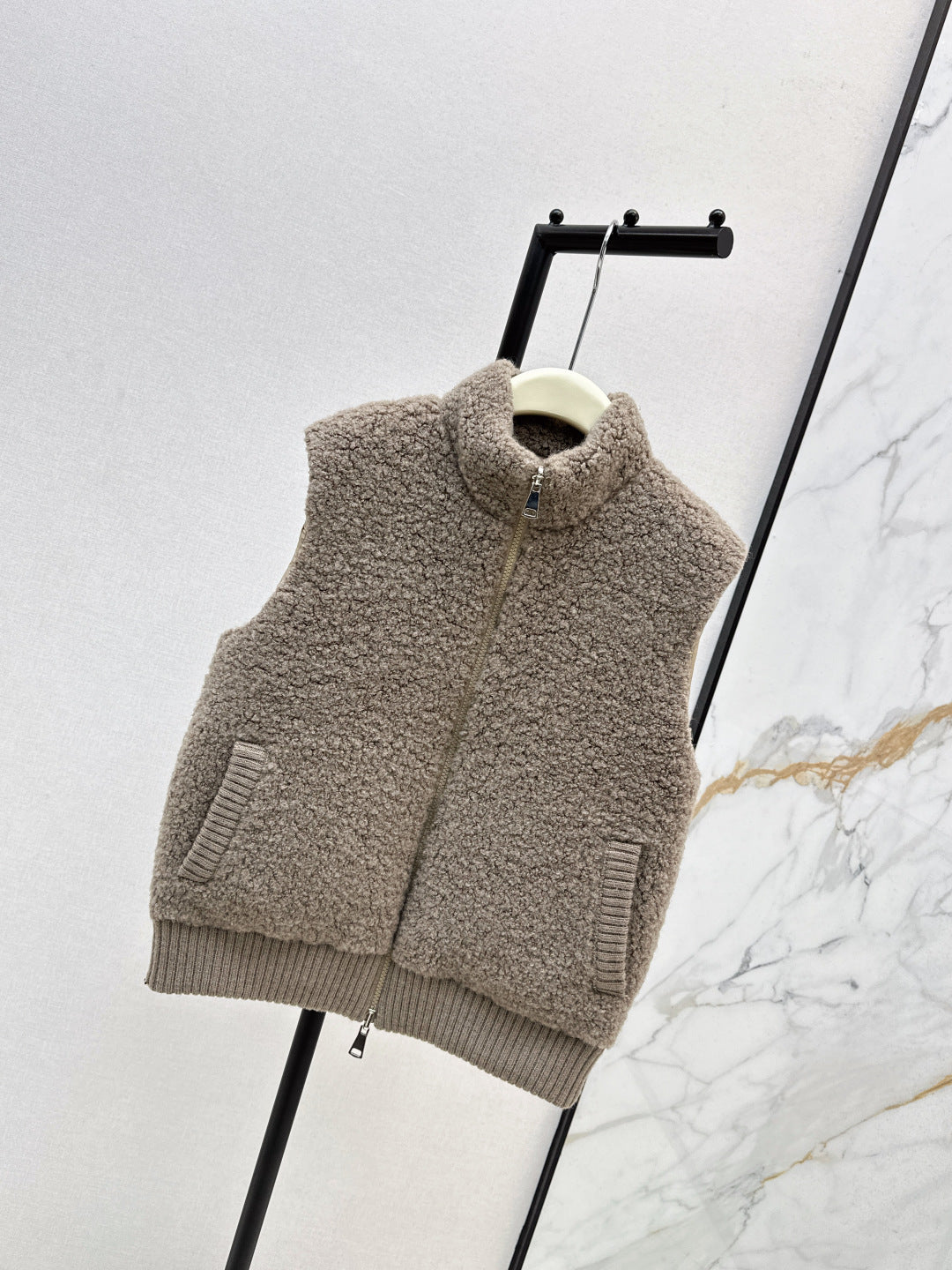 Loro 25fw reversible vest
