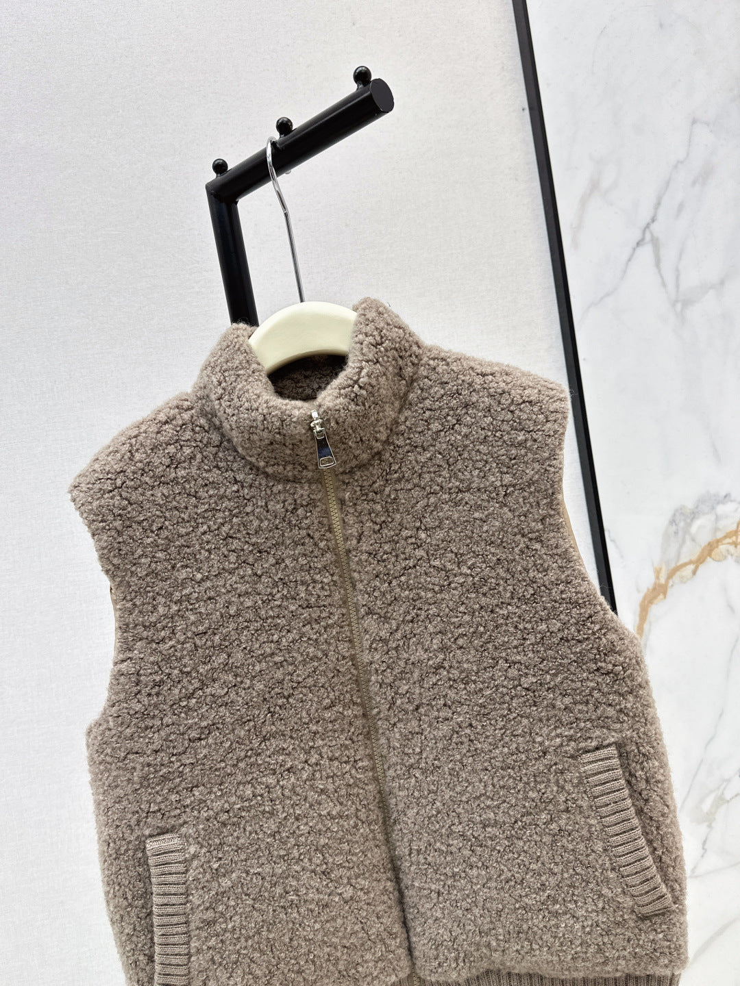 Loro 25fw reversible vest