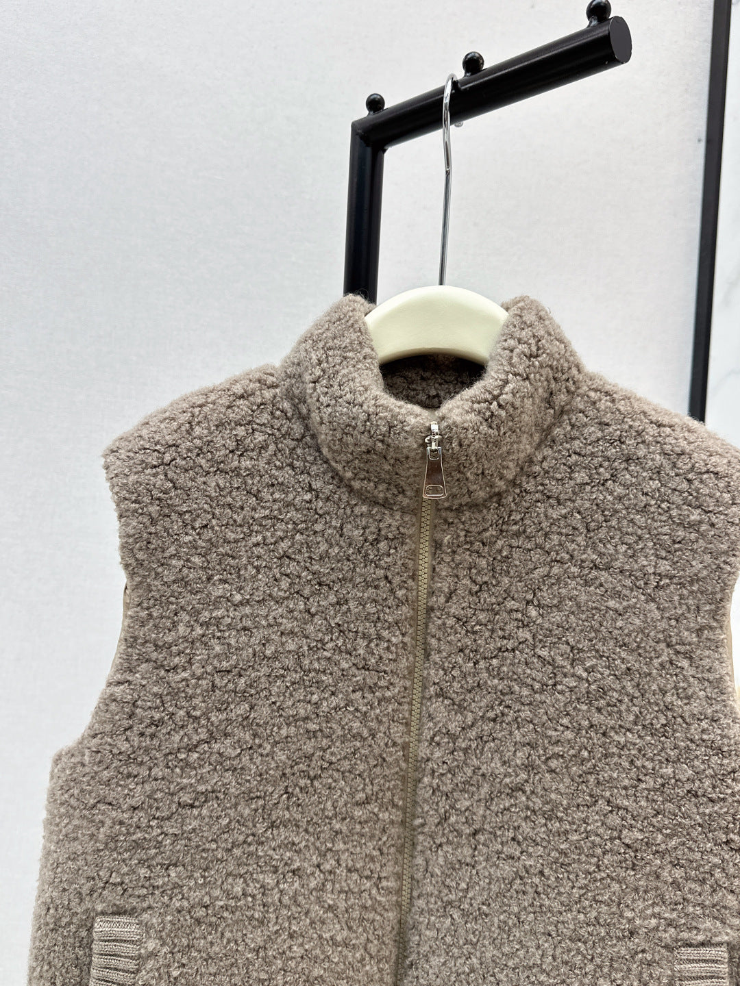 Loro 25fw reversible vest
