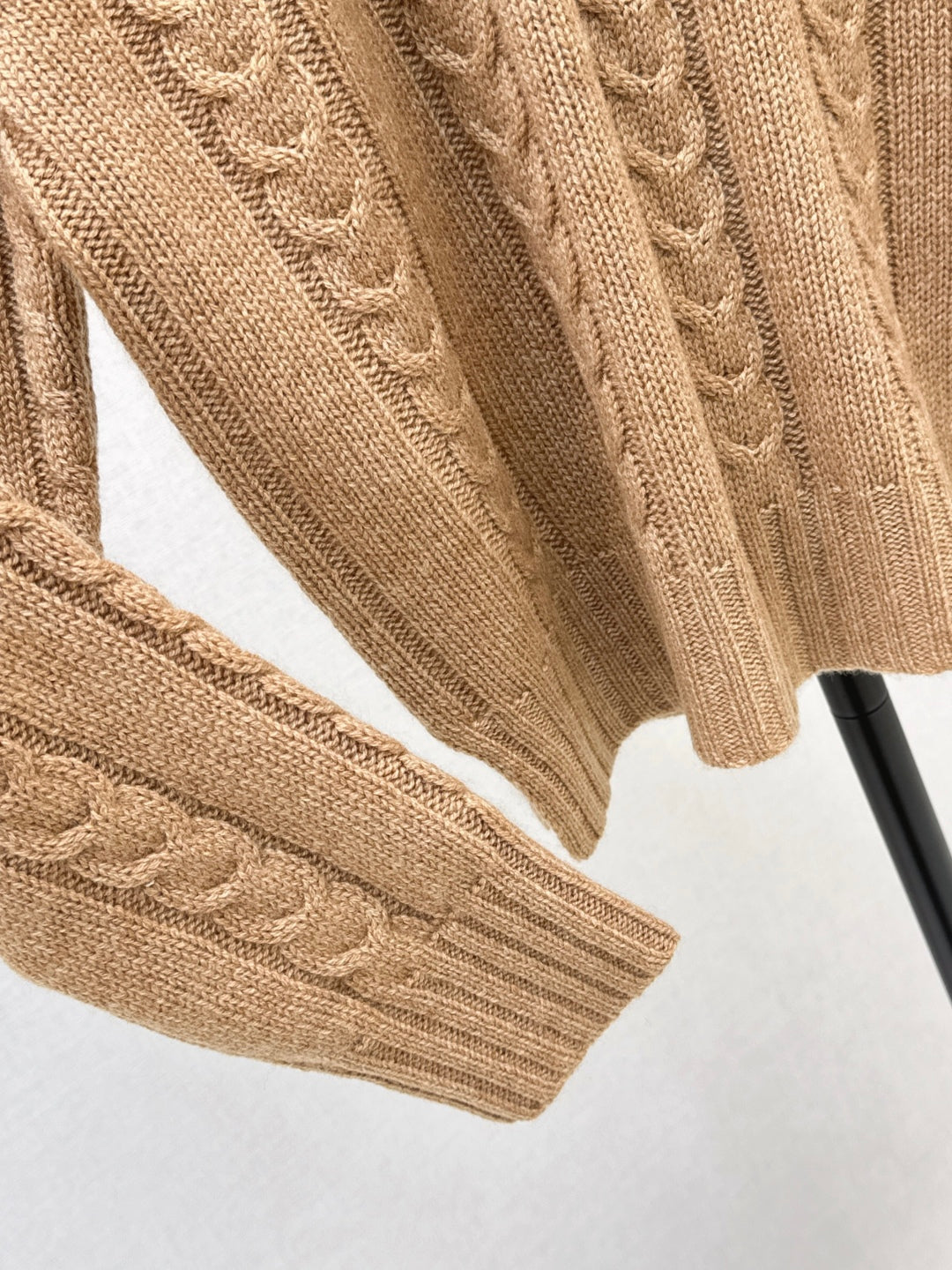 Loe 25fw cashmere sweater