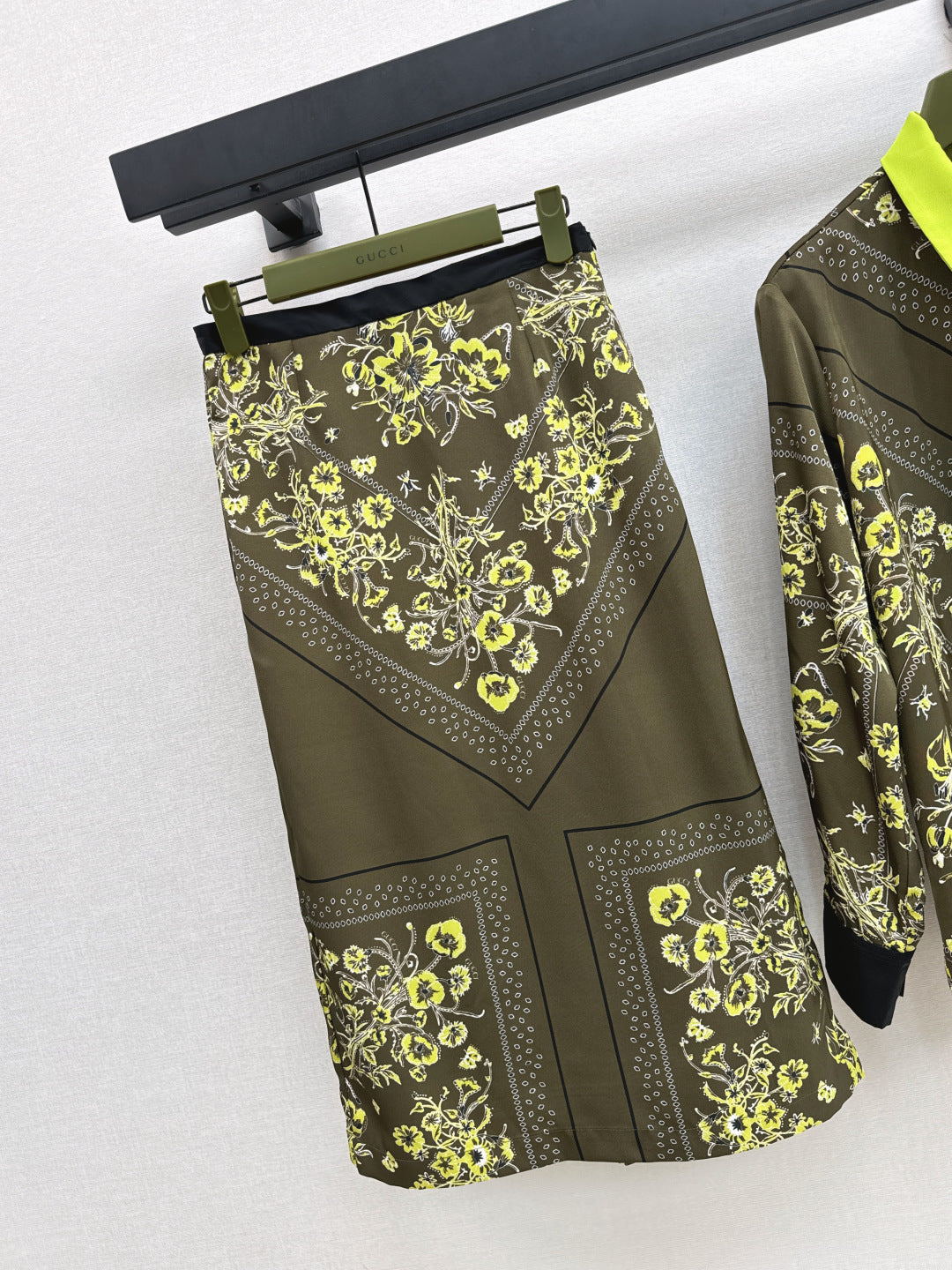 Guc 25fw floral skirt