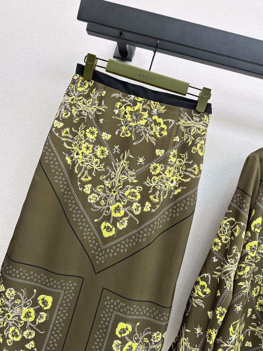 Guc 25fw floral skirt