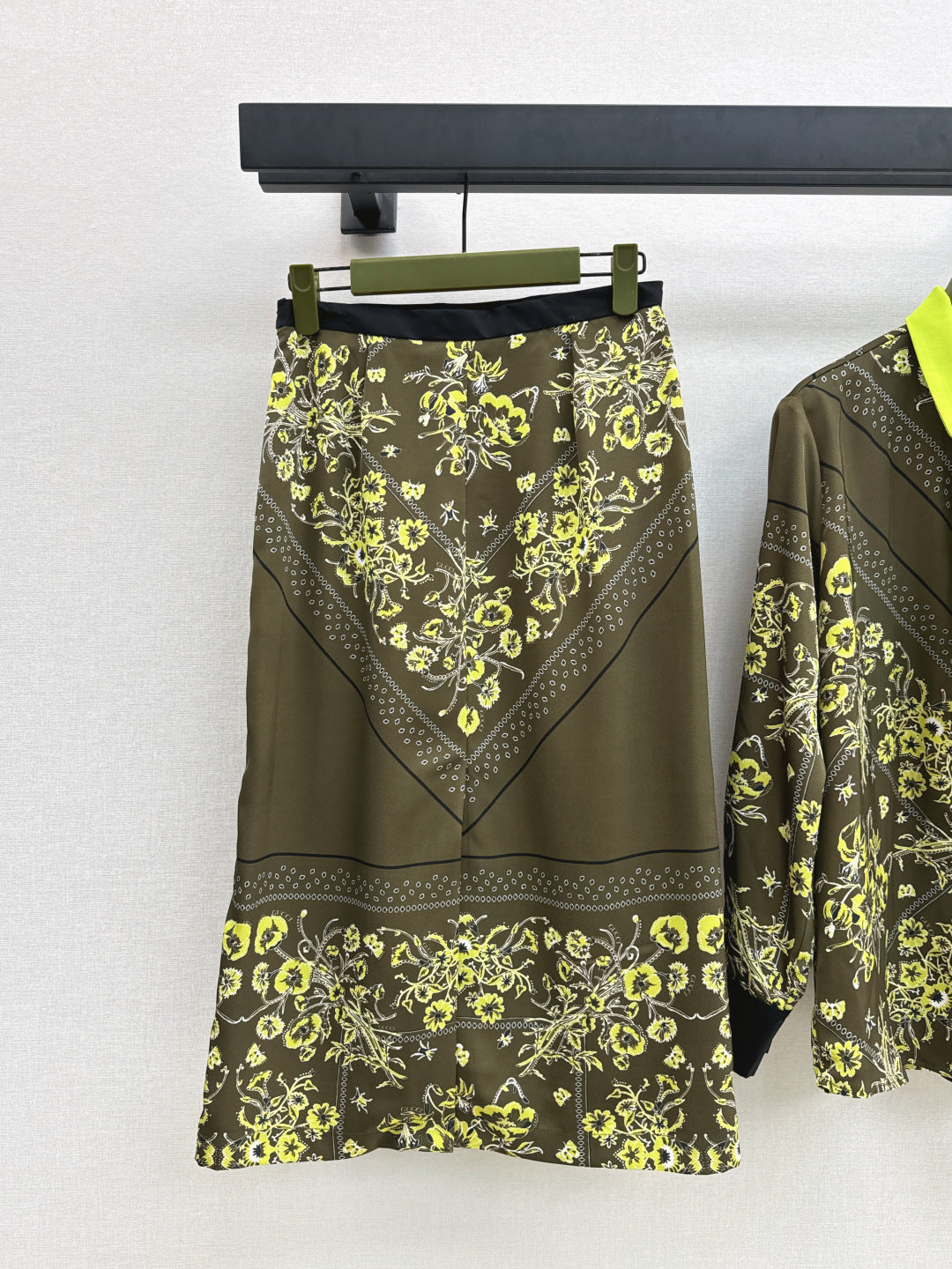Guc 25fw floral skirt